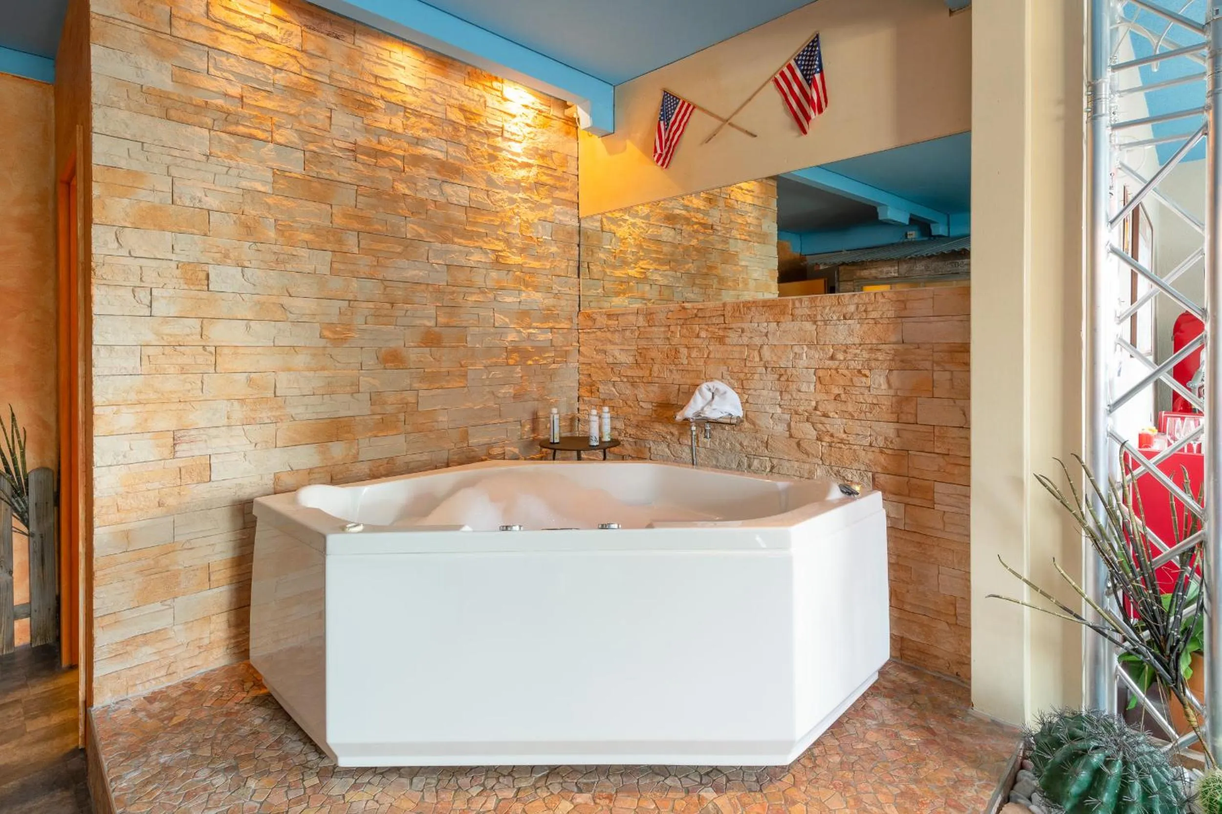 Hot Tub in Hotel Zeit & Traum Privat SPA