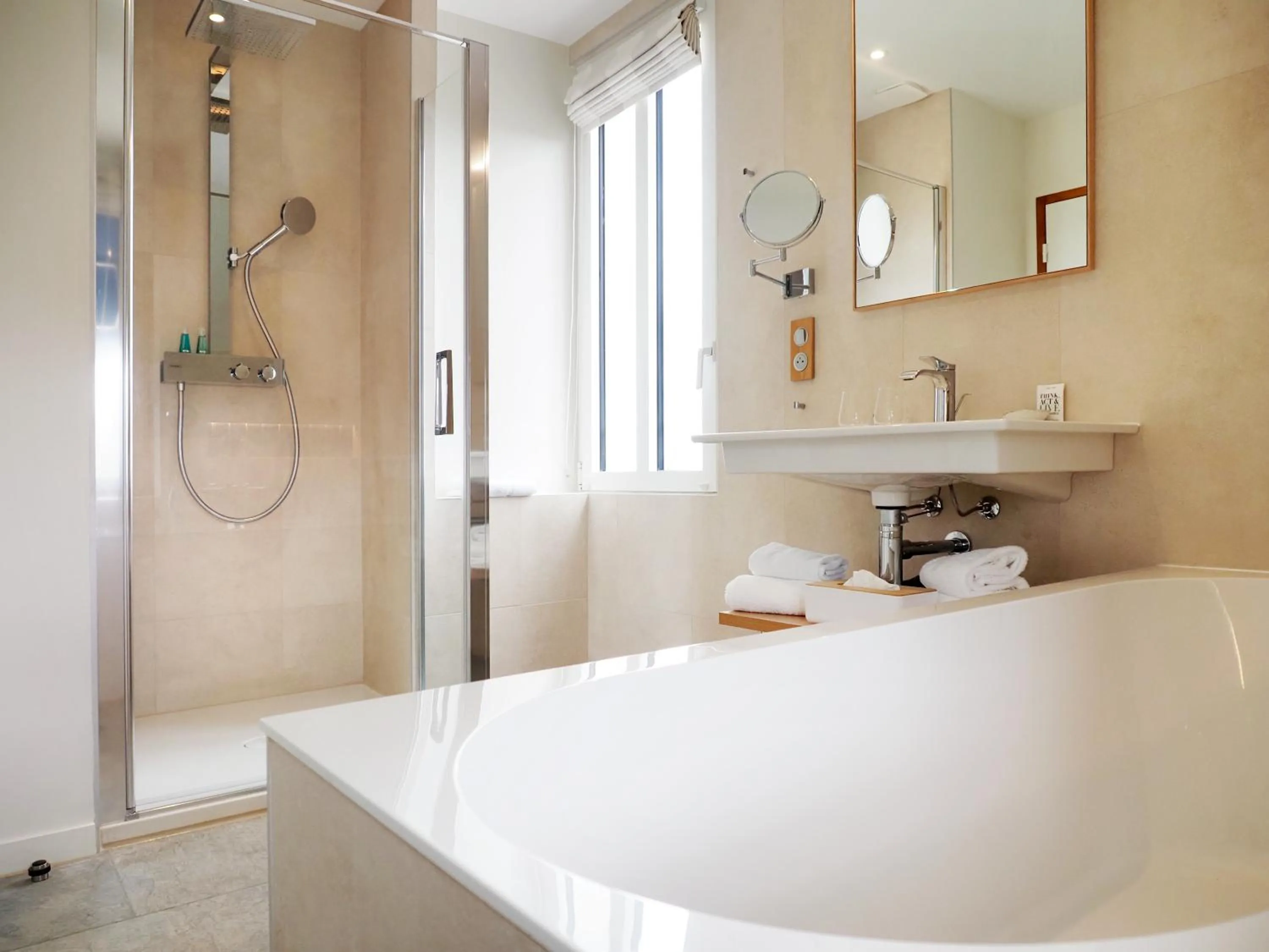 Bathroom in Logis Hôtel de Carantec