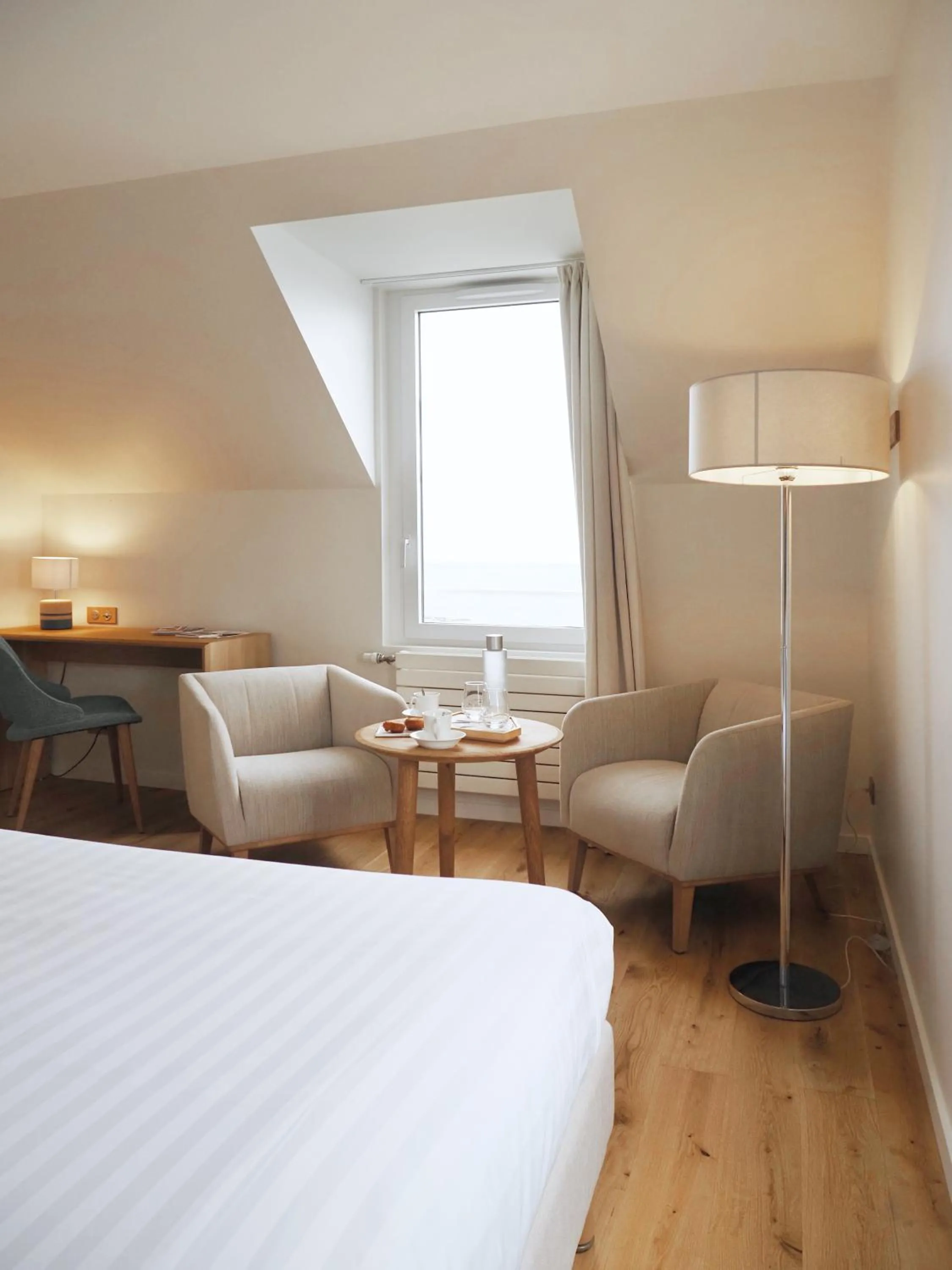 Bed in Logis Hôtel de Carantec