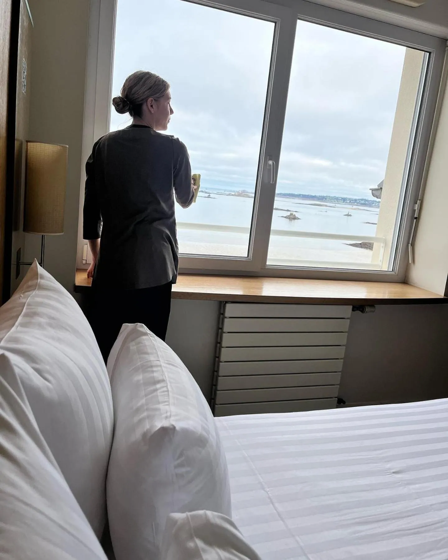 Bedroom, Bed in Logis Hôtel de Carantec