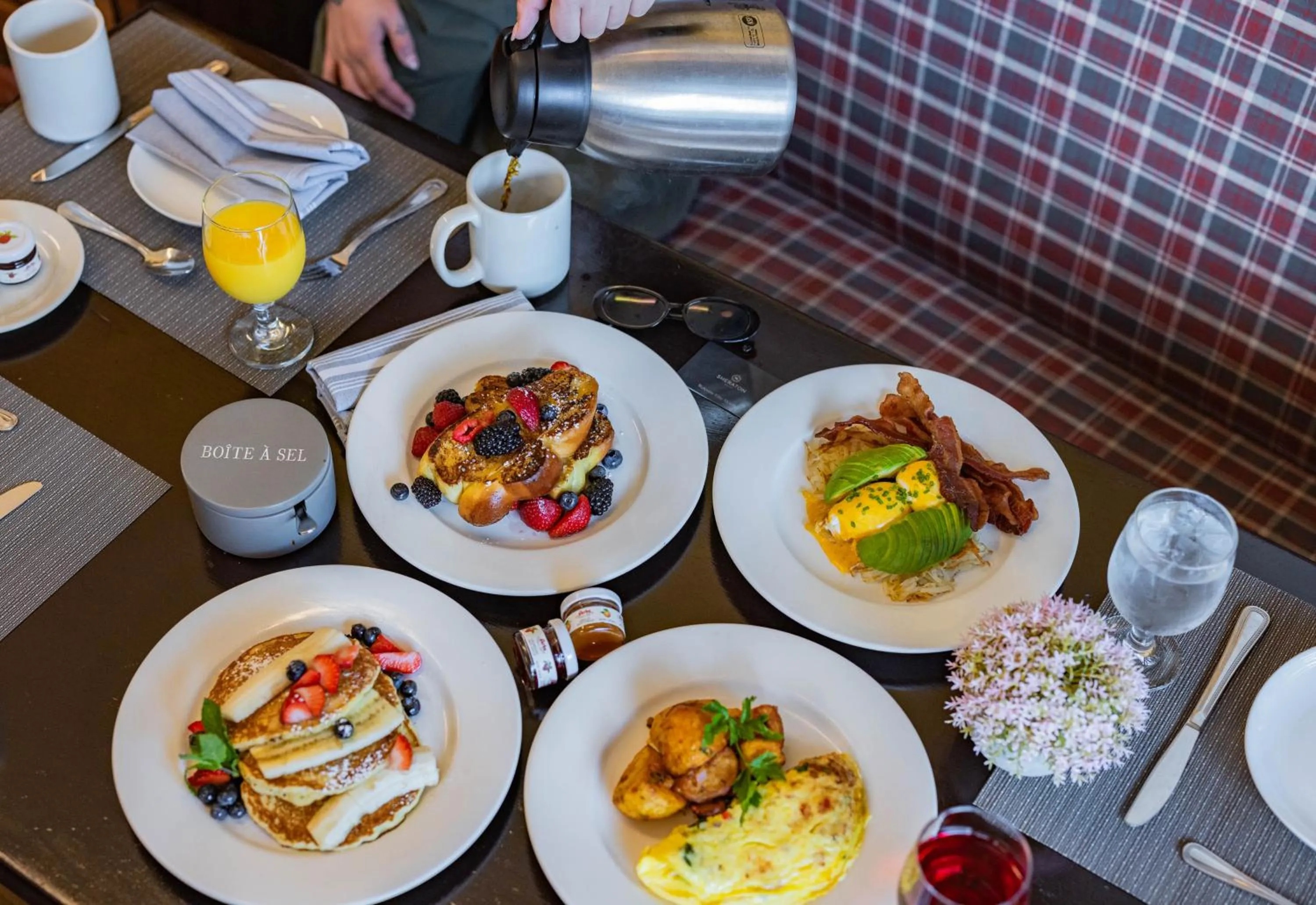 Restaurant/places to eat in Sheraton Lincoln Harbor Hotel