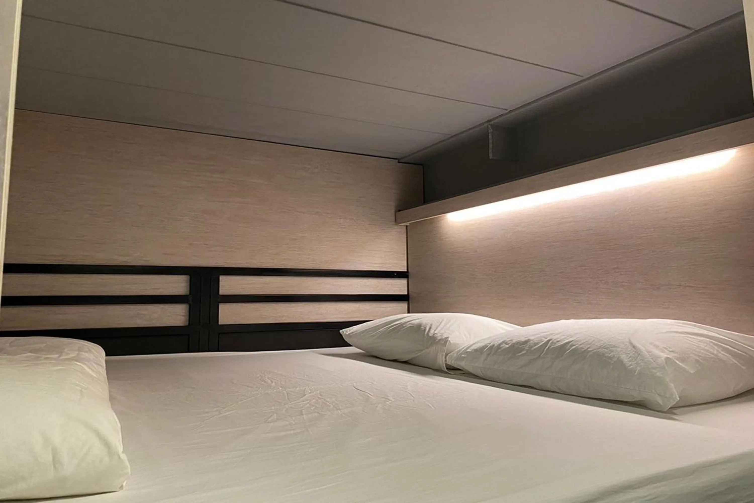 Bed in 44 Room Rama 3