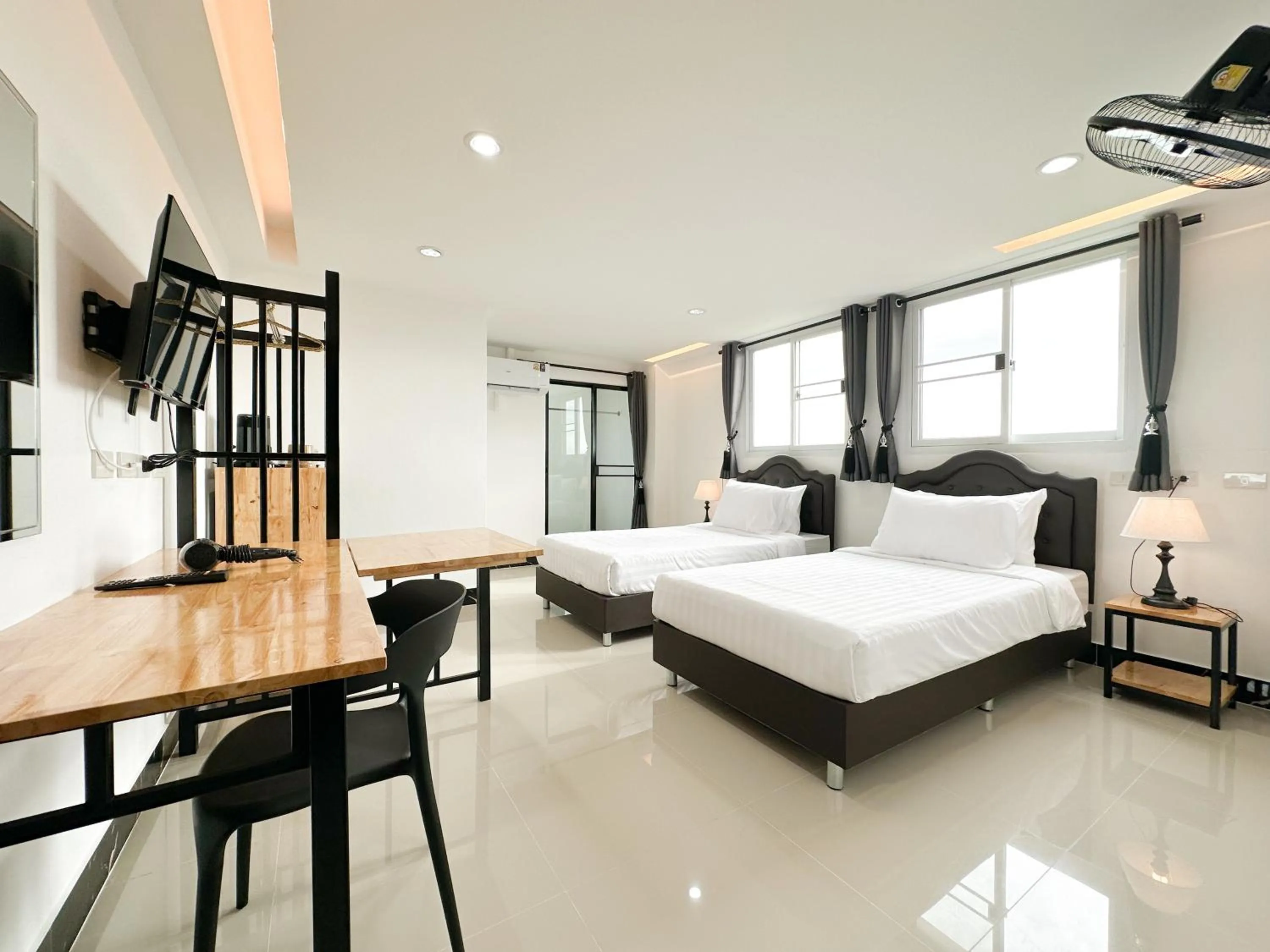 Photo of the whole room, Bed in Wises Hotel