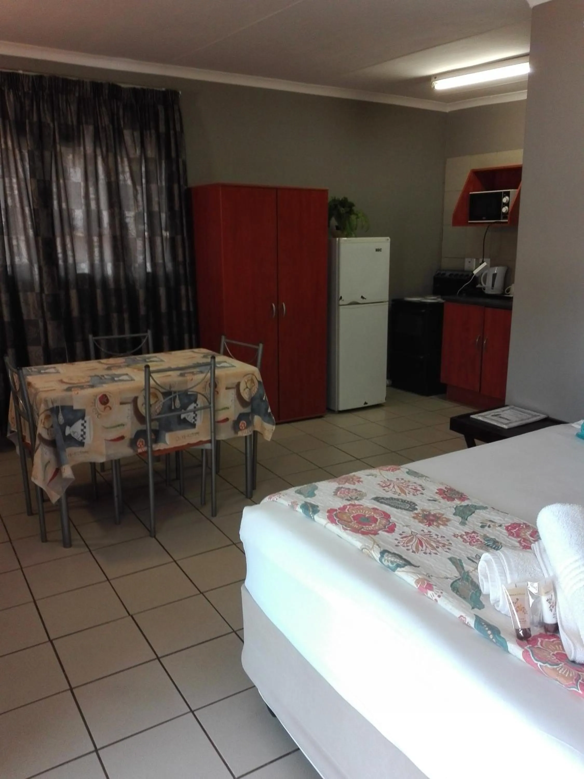 Bed in Waterside Lodge CC