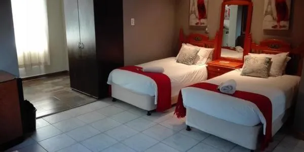 Bed in Waterside Lodge CC