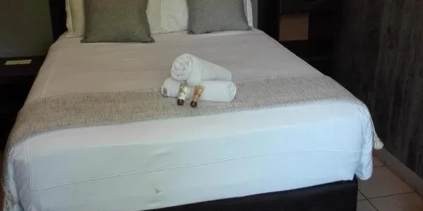 Bed in Waterside Lodge CC