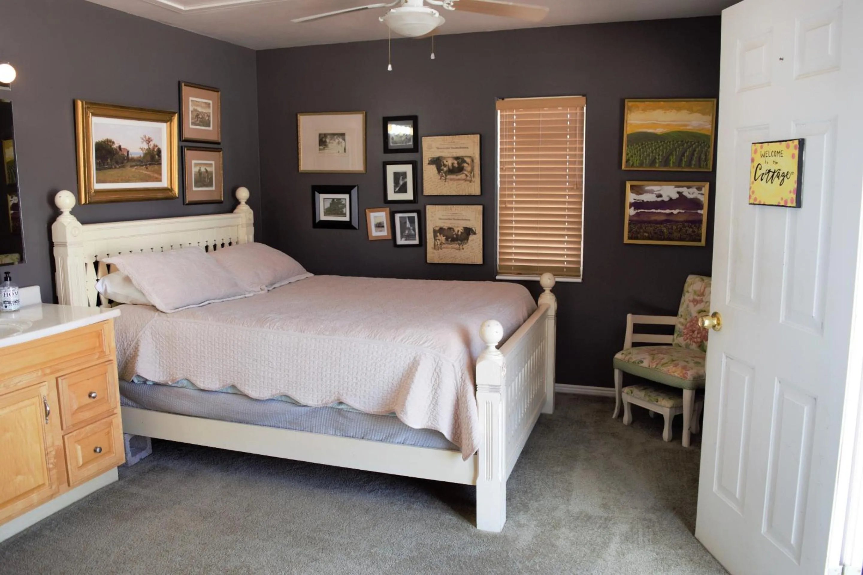 Bedroom, Bed in Swallow Cove
