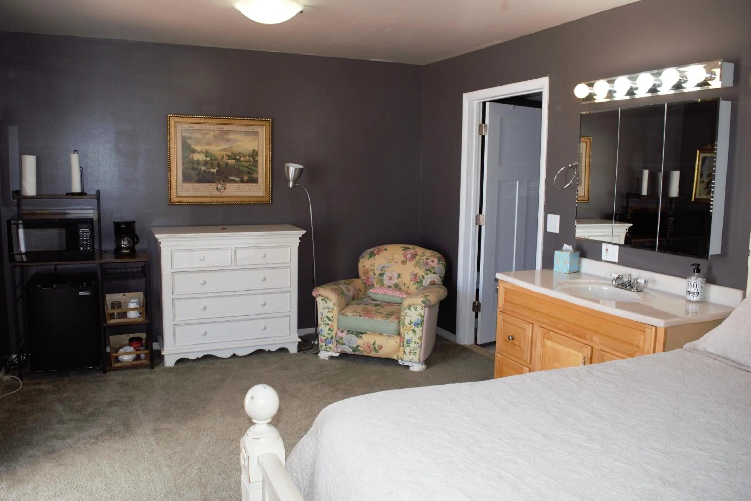 Bedroom, Bed in Swallow Cove