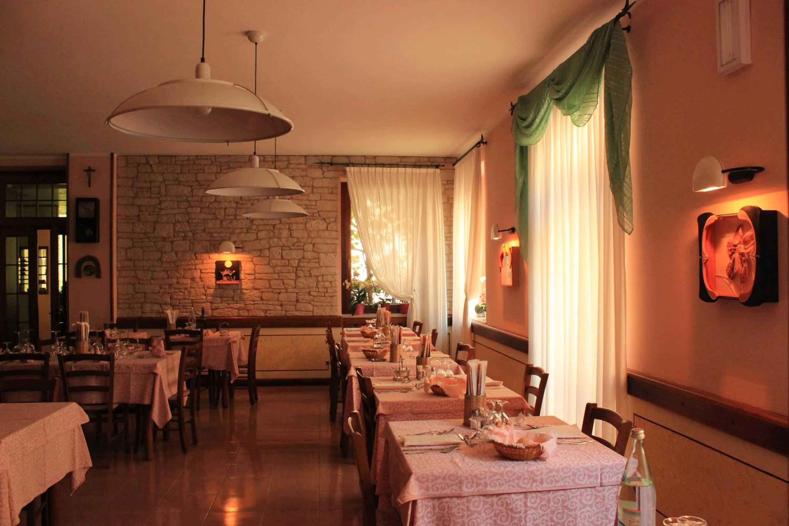Restaurant/places to eat in Albergo Al Castello