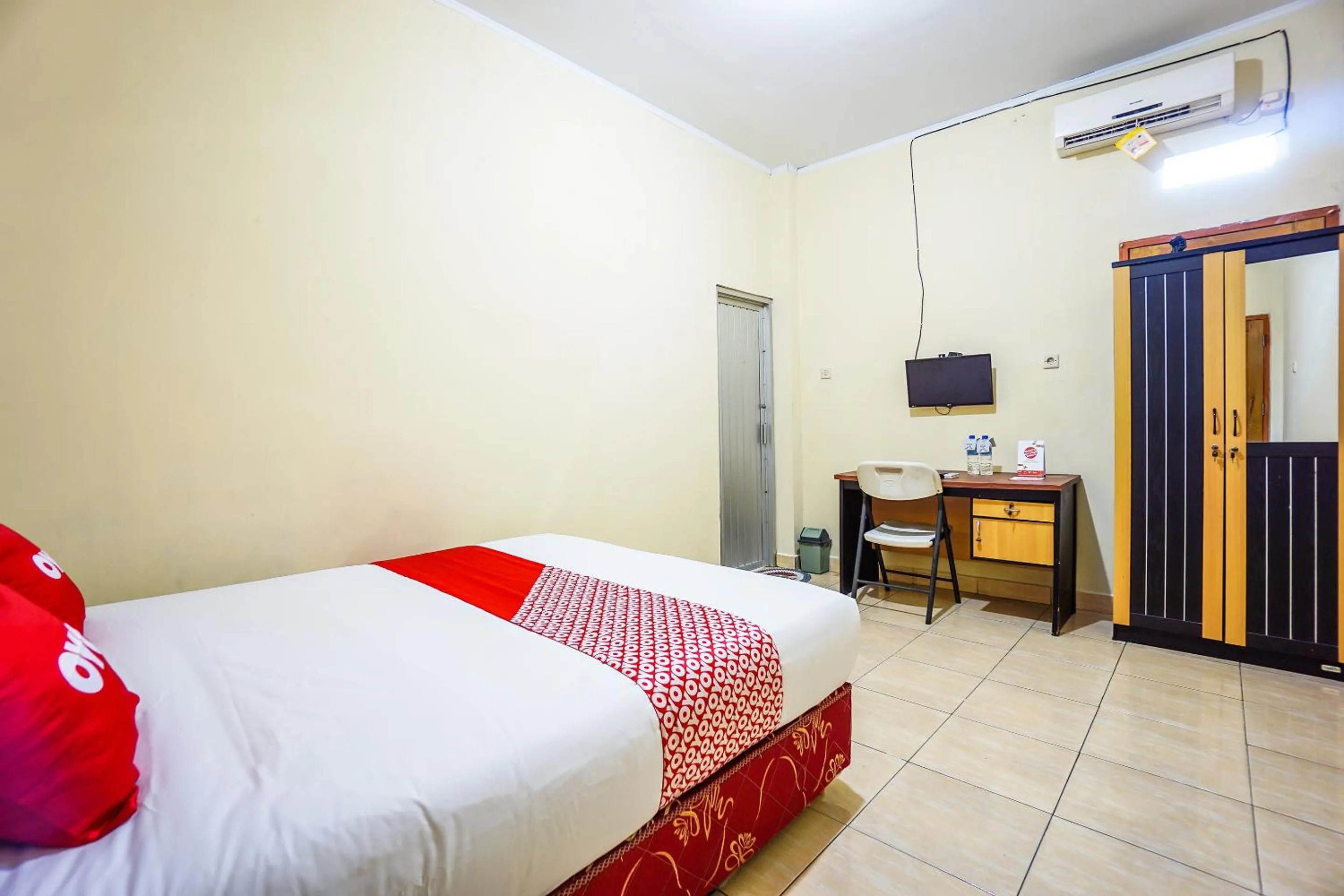 Bedroom in OYO 1720 A2b Residence