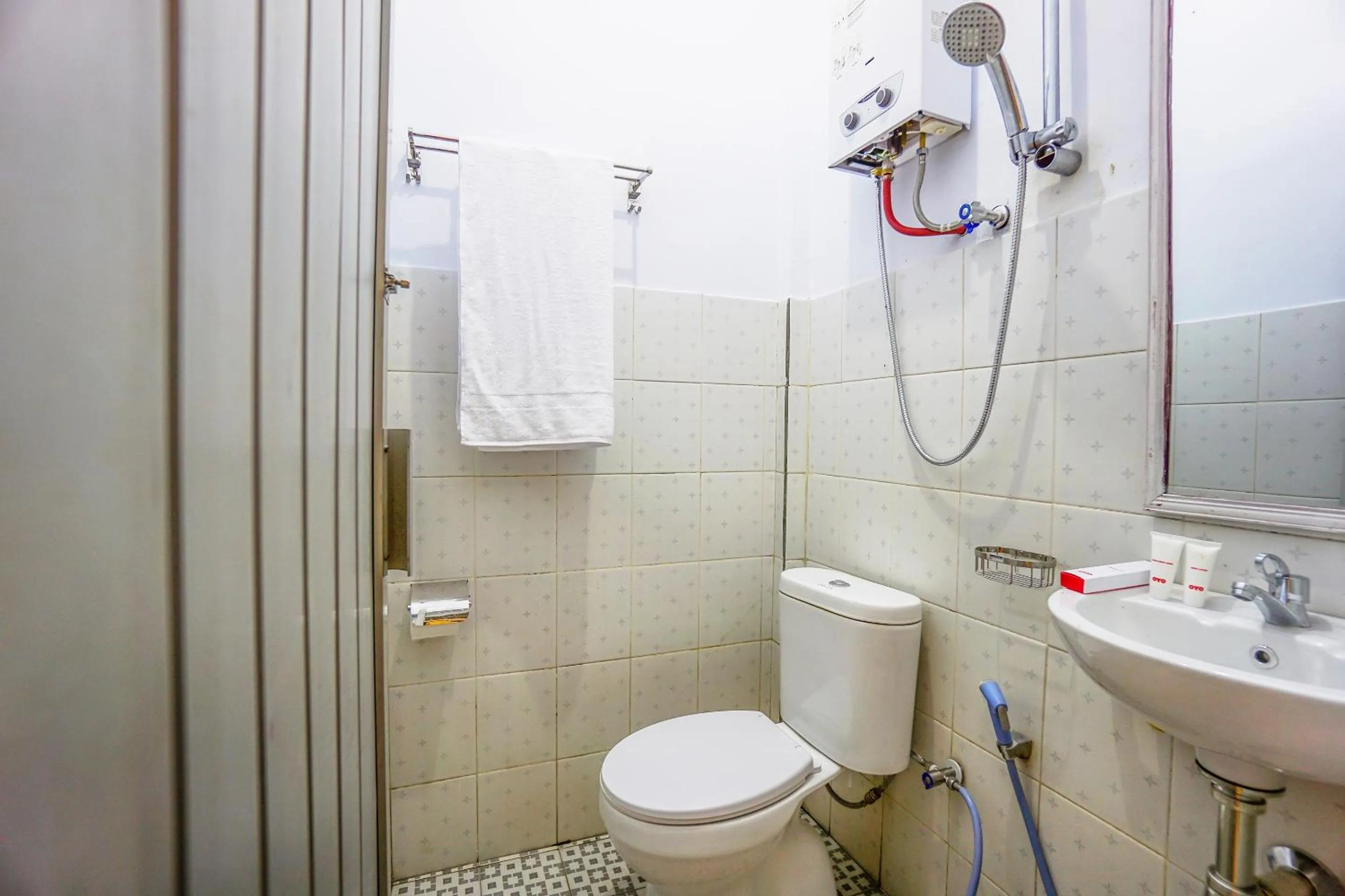 Bathroom in OYO 1720 A2b Residence