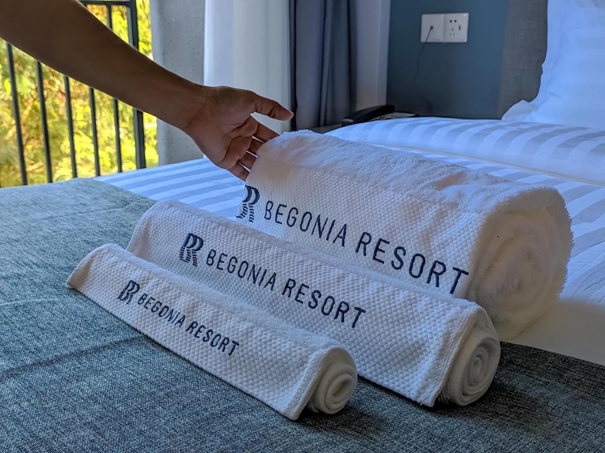 Bed in Bohol Panglao Begonia Resort