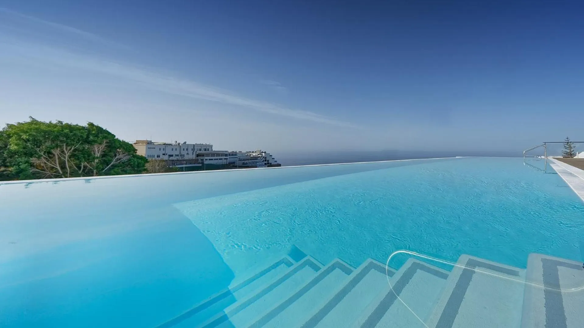 Swimming pool in OCEAN HILL - Adults Only