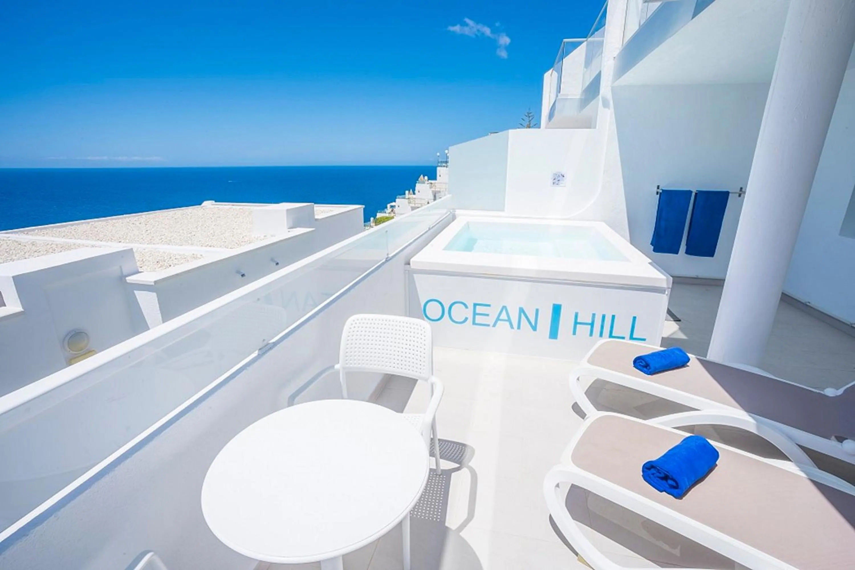 Swimming pool in OCEAN HILL - Adults Only