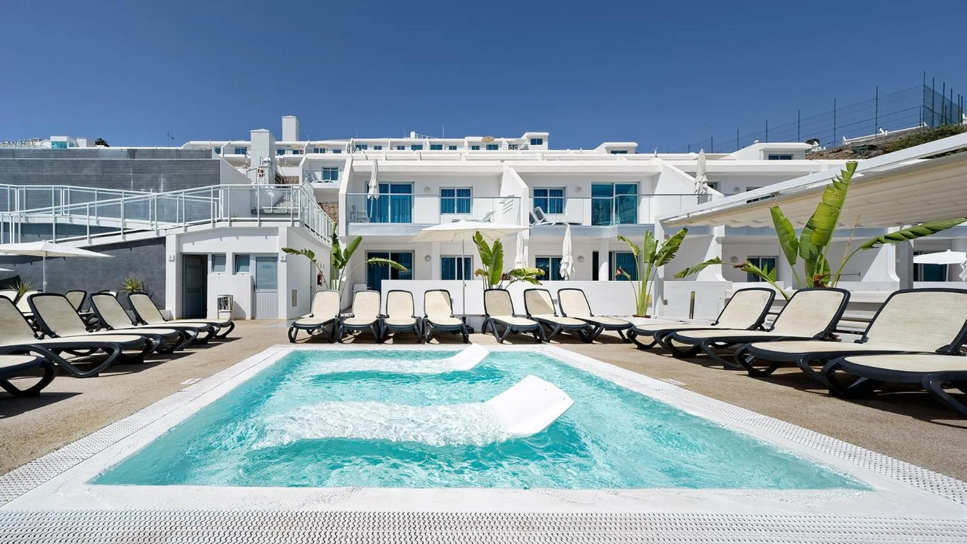 Swimming pool in OCEAN HILL - Adults Only