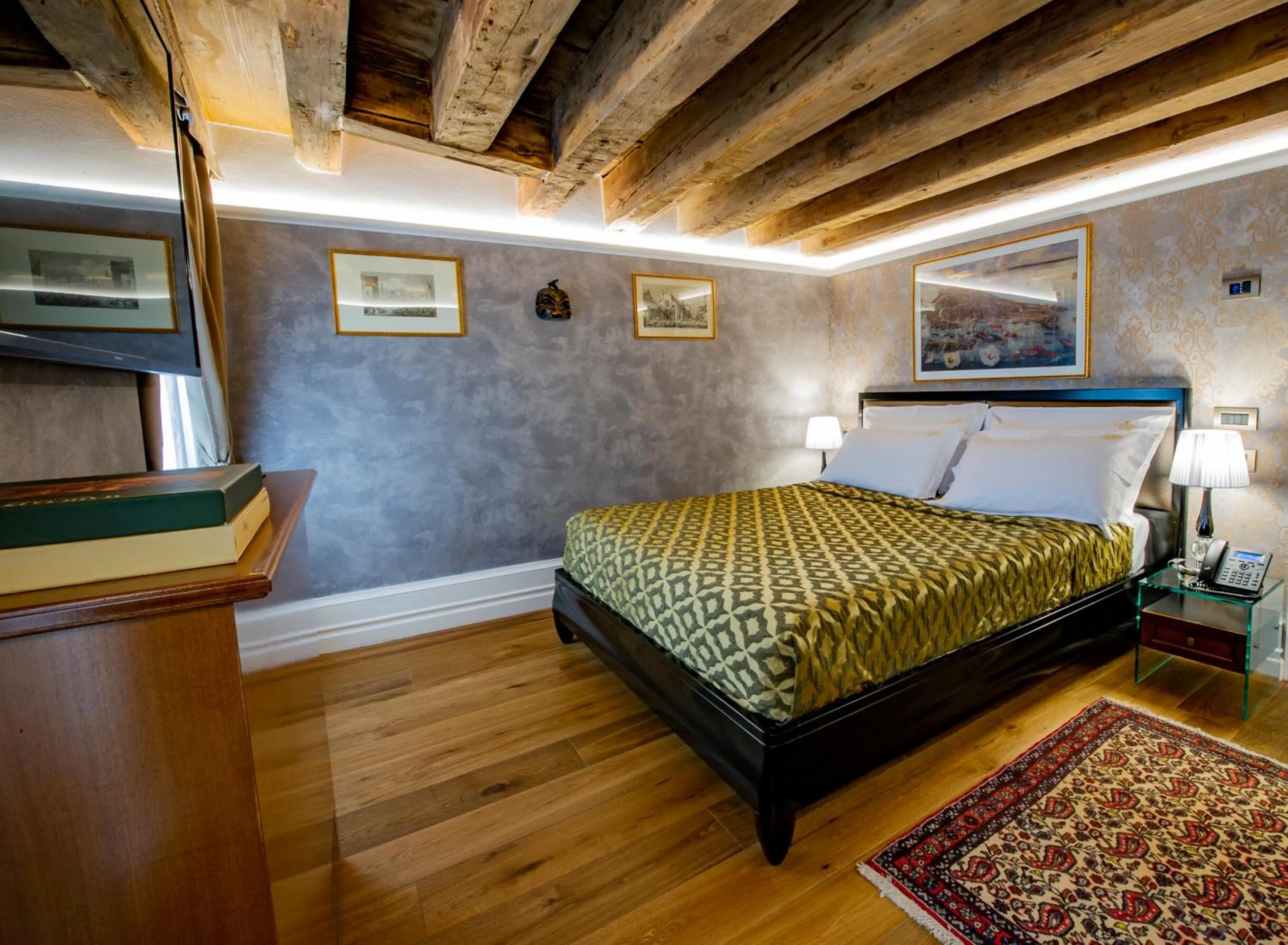 Photo of the whole room, Bed in EGO' Residence Venice