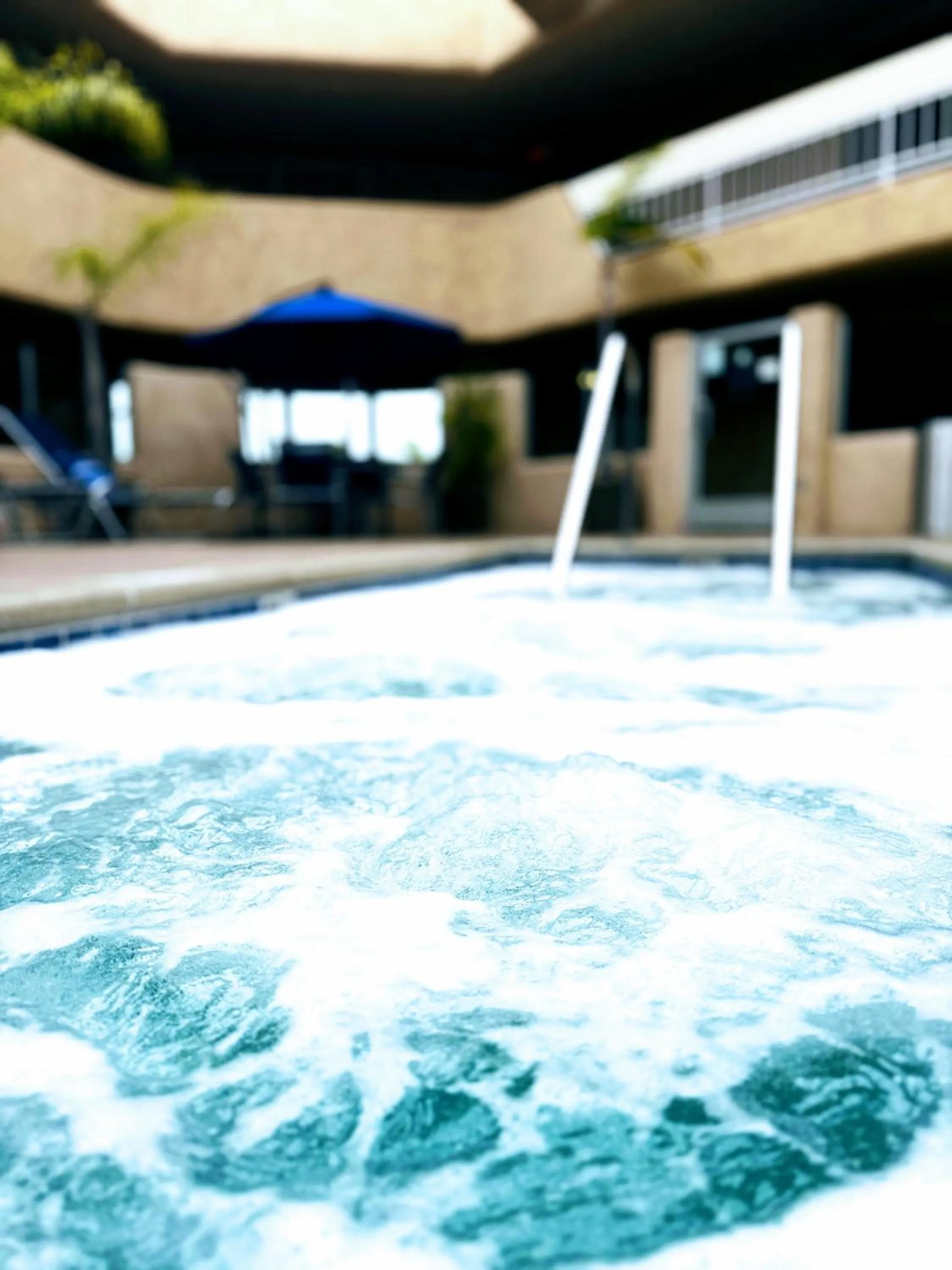 Hot Tub in The Pacific Inn