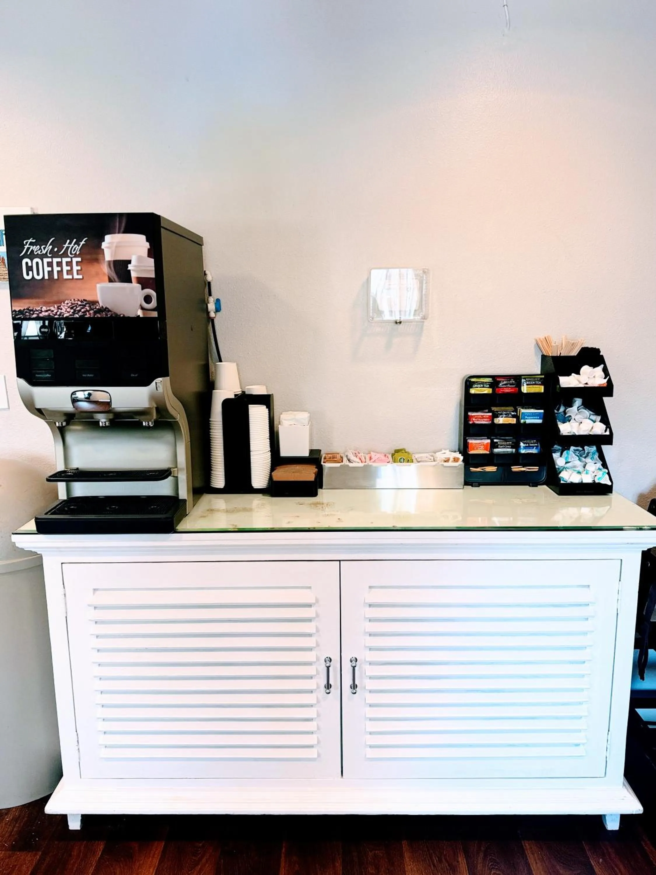 Coffee/tea facilities in The Pacific Inn