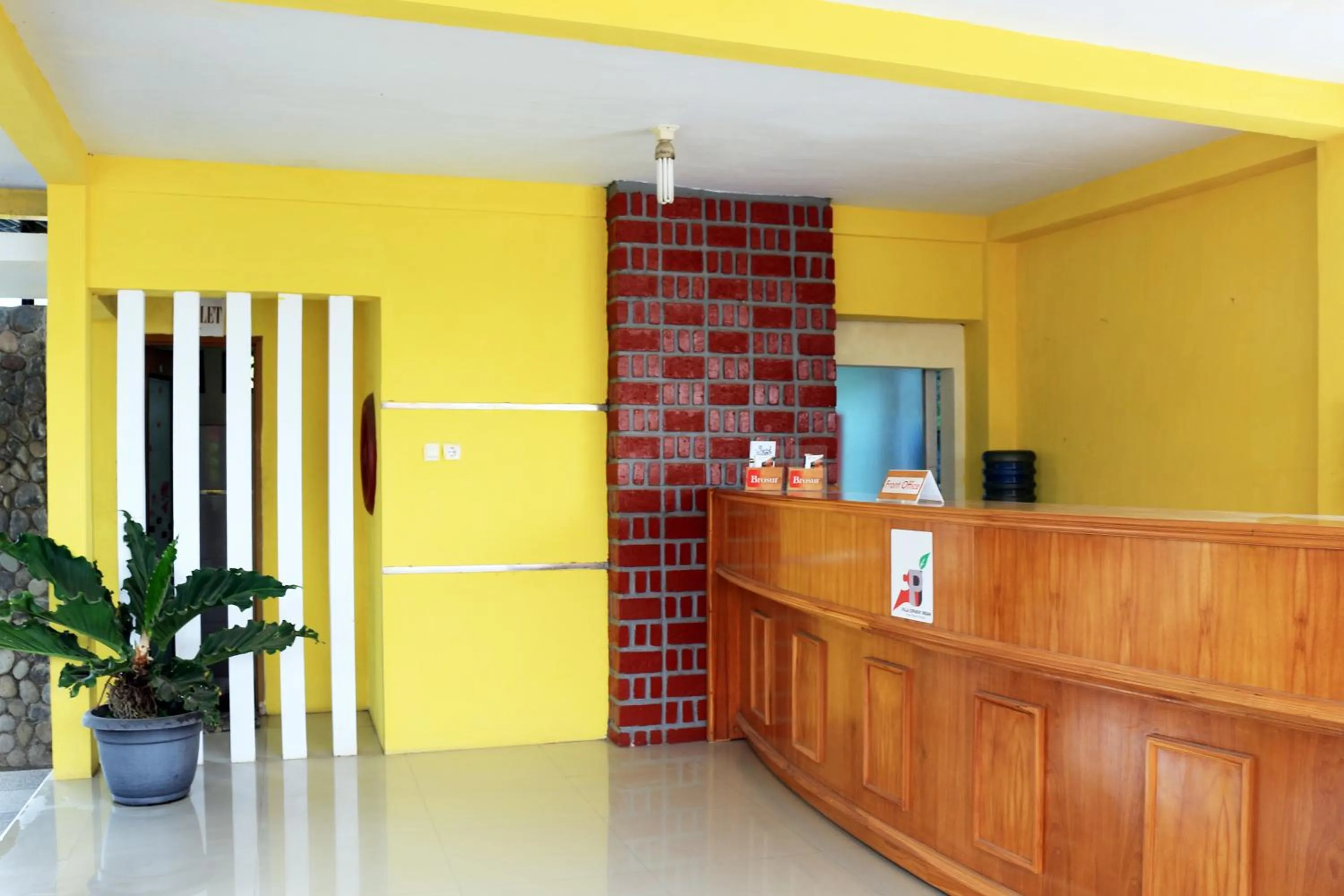 Lobby or reception in OYO 1722 Villa Ciparay Indah Syariah
