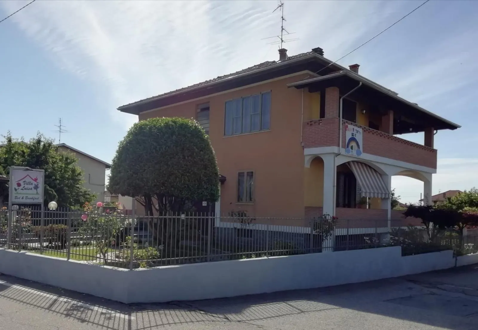 Facade/entrance in Villa Luisa B&B