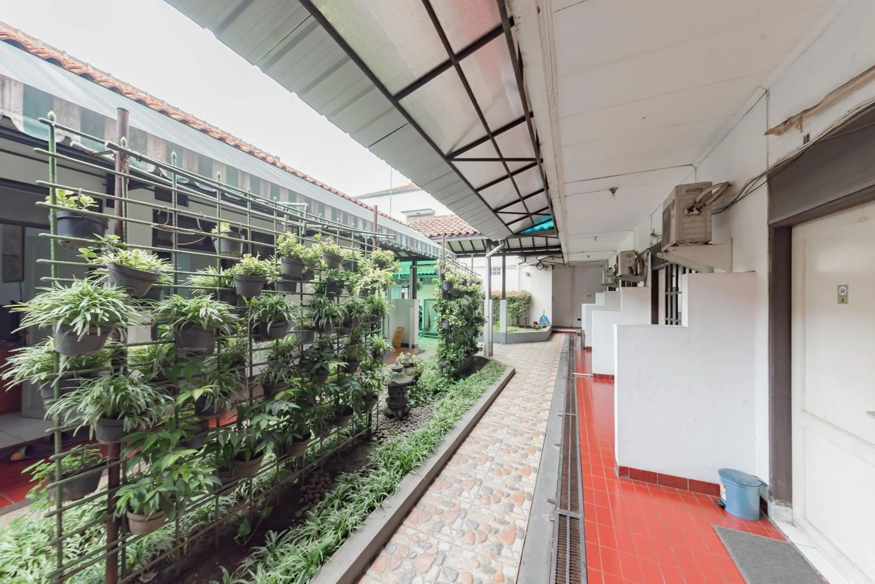 Garden in Urbanview Hotel Pondok Kurnia near Buah Batu by RedDoorz