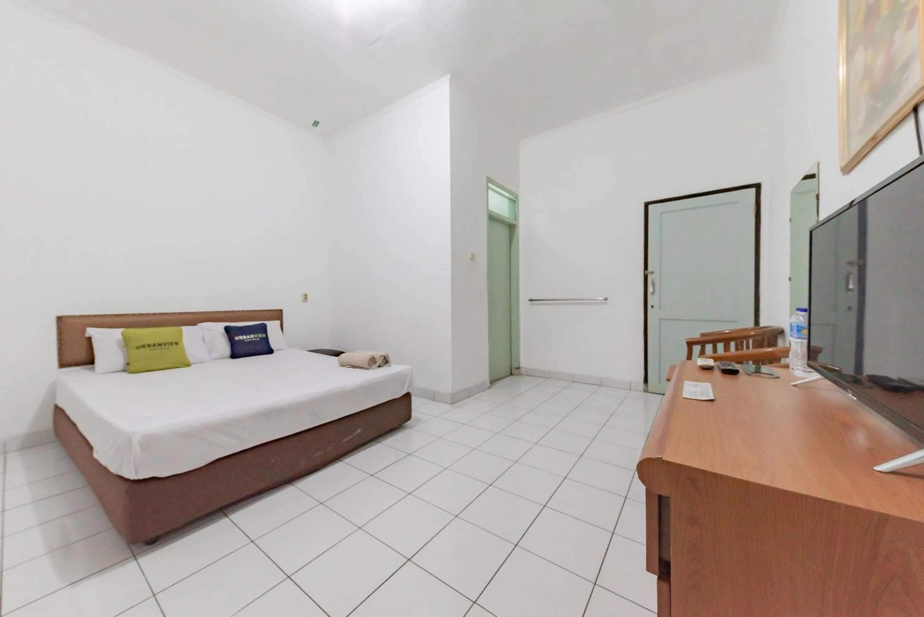 Bedroom, Bed in Urbanview Hotel Pondok Kurnia near Buah Batu by RedDoorz