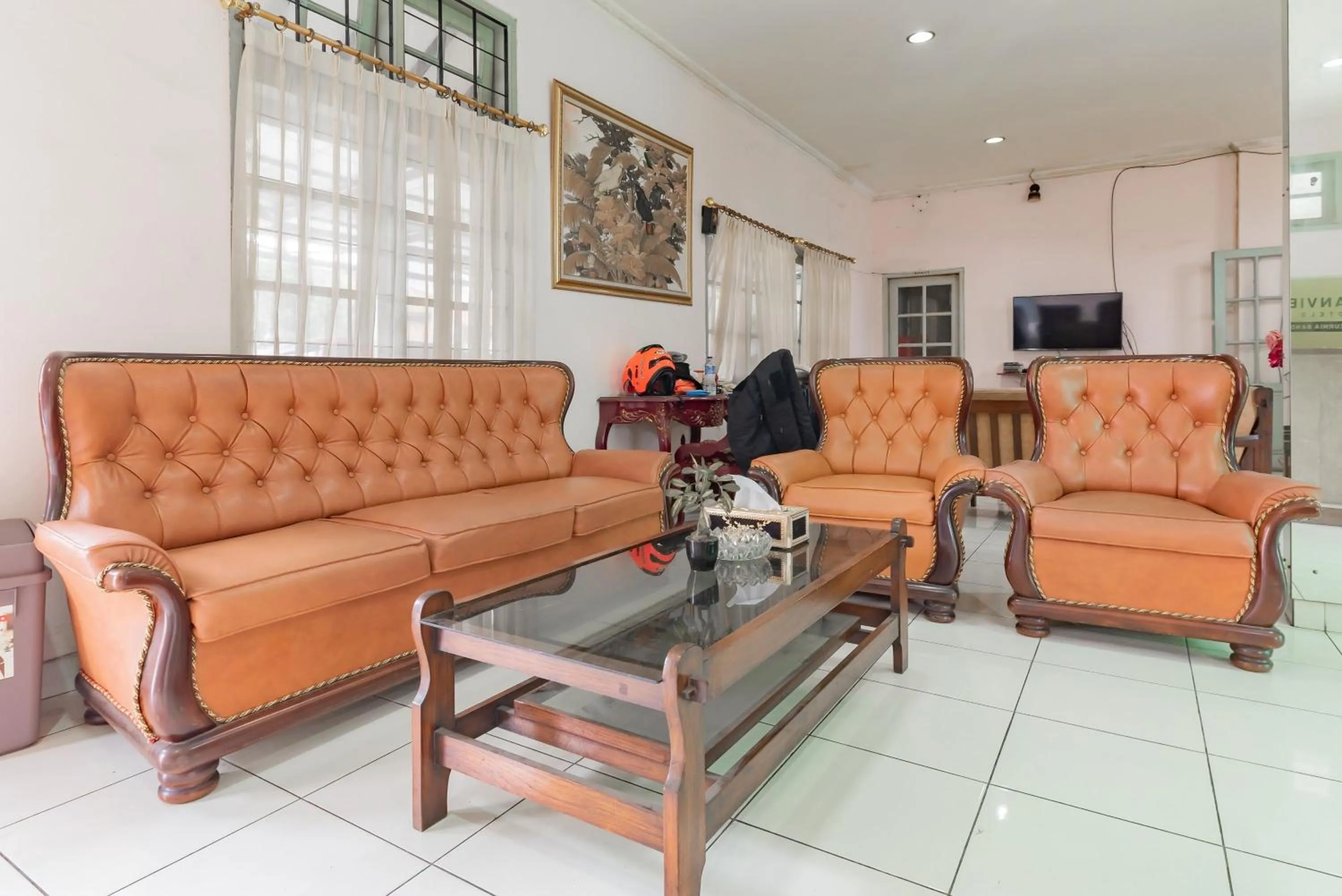 Living room in Urbanview Hotel Pondok Kurnia near Buah Batu by RedDoorz