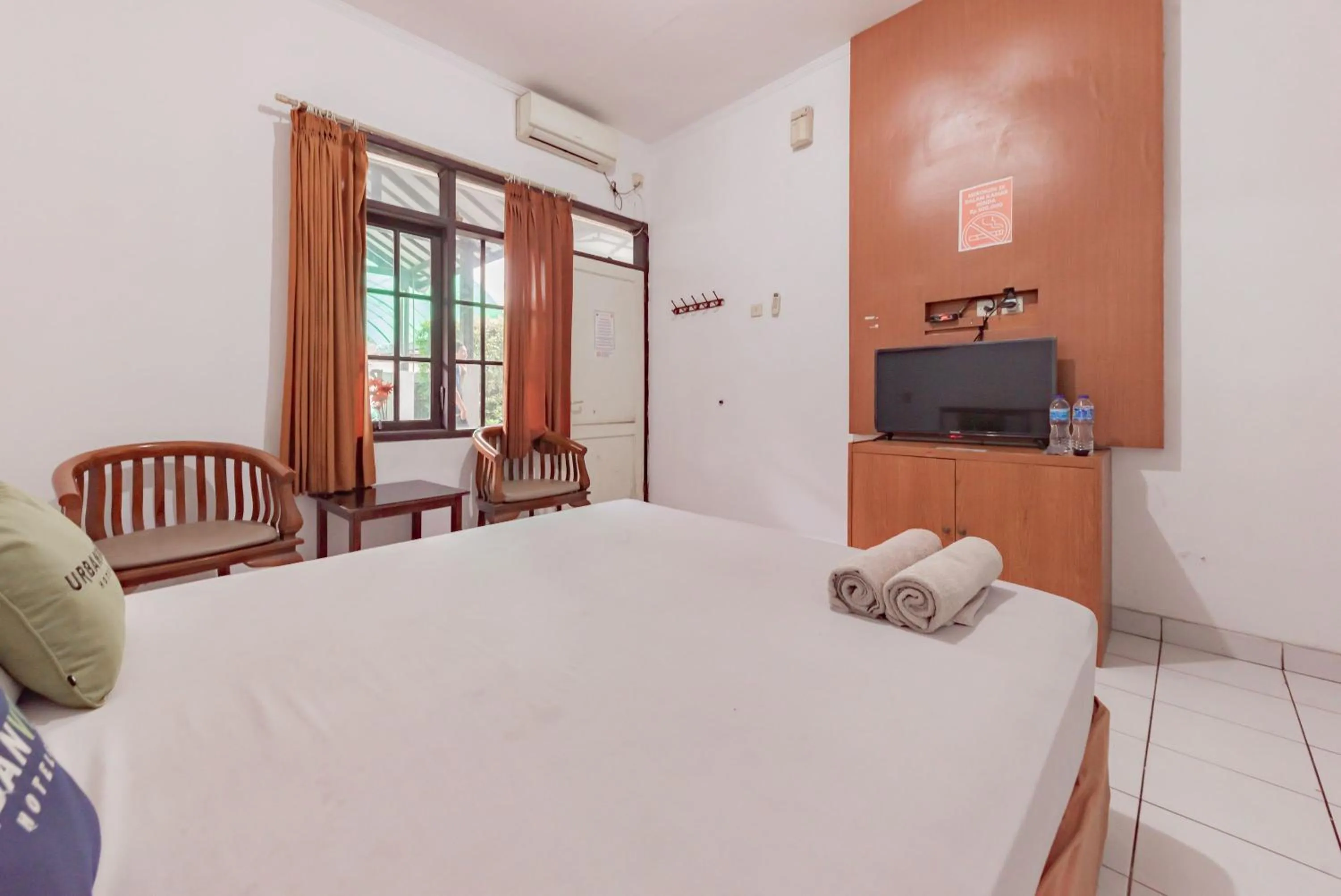 Bedroom, Bed in Urbanview Hotel Pondok Kurnia near Buah Batu by RedDoorz