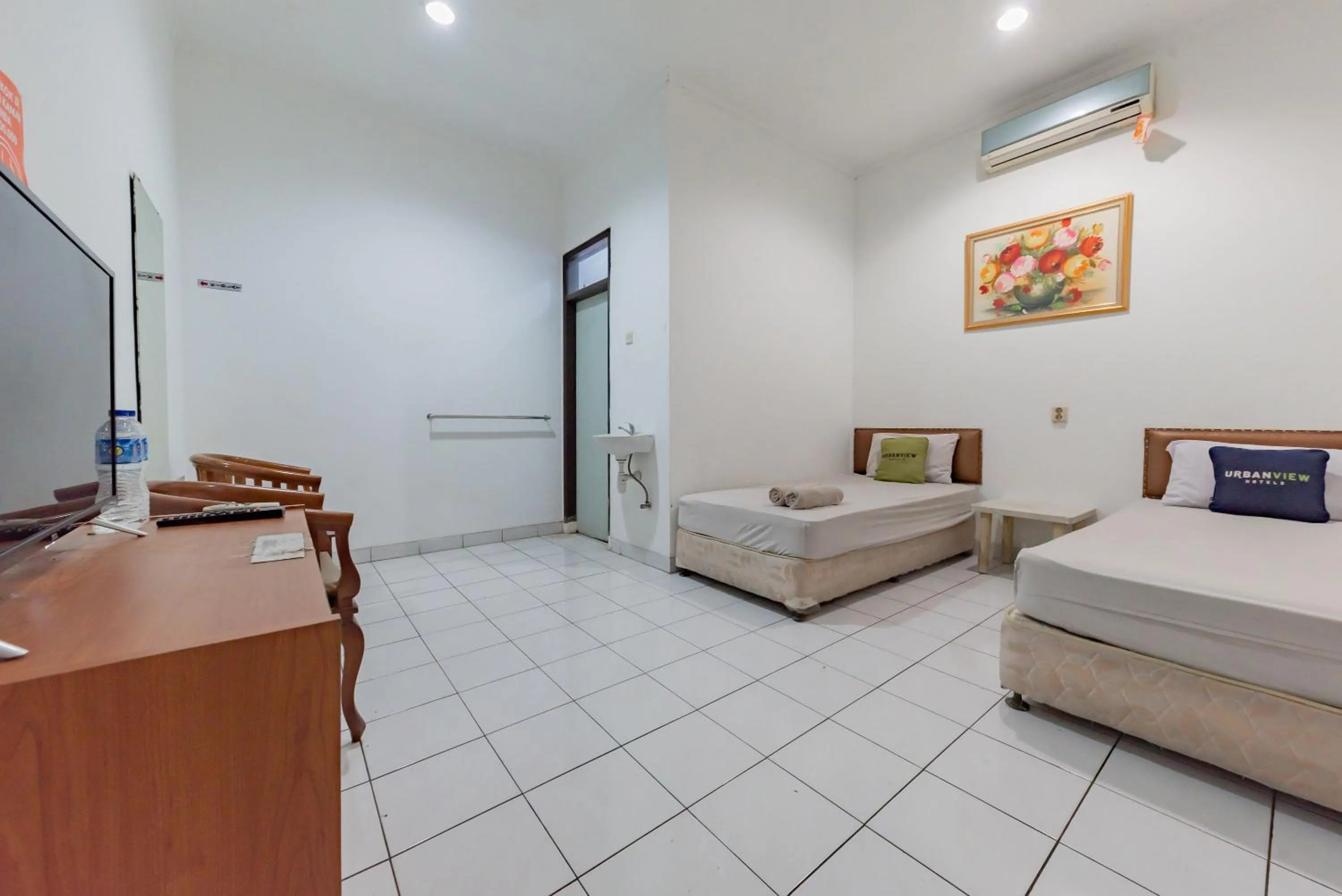 Bedroom, Bed in Urbanview Hotel Pondok Kurnia near Buah Batu by RedDoorz