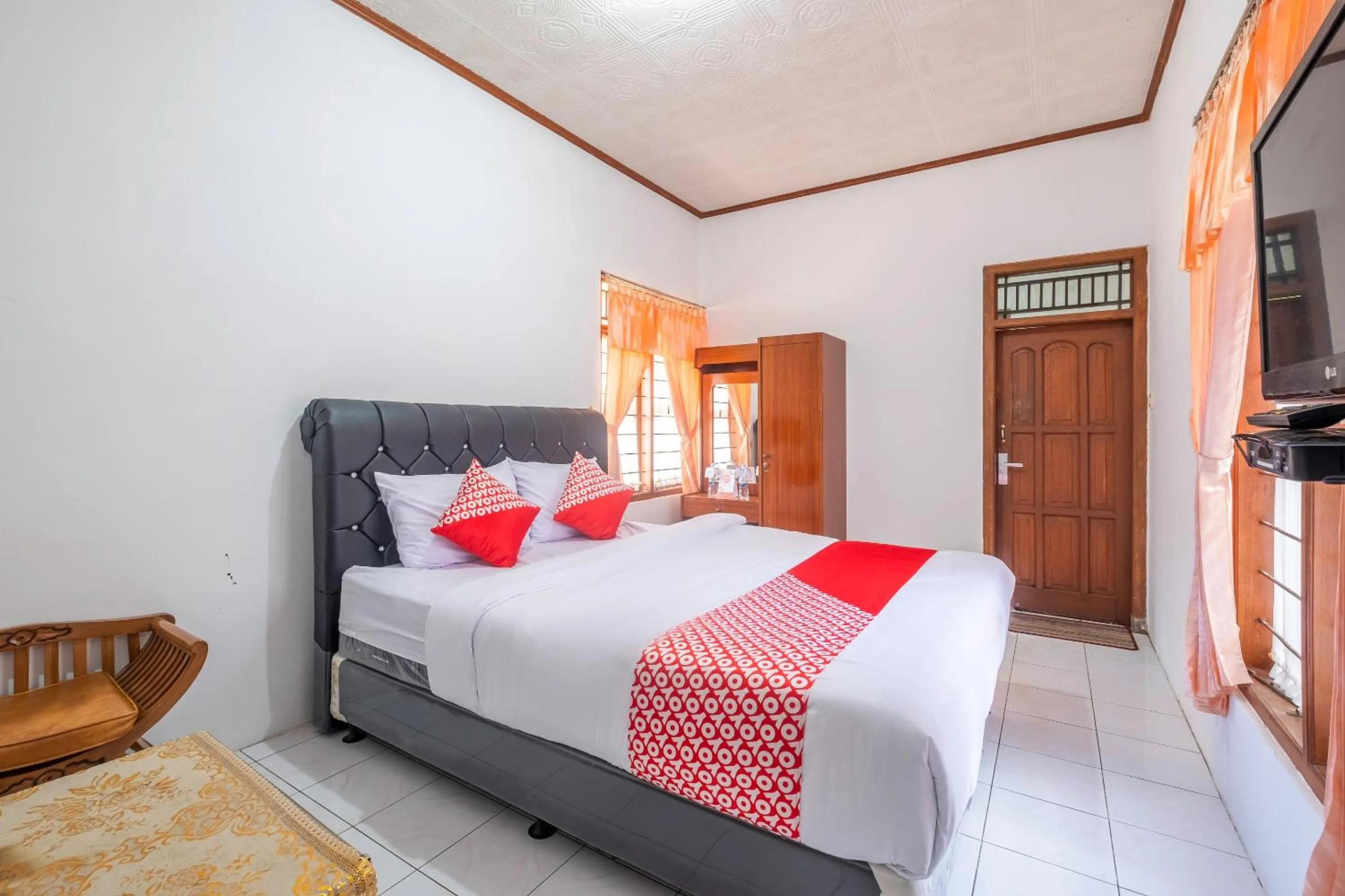 Bedroom in Capital O 1541 Puri Cikole Asri