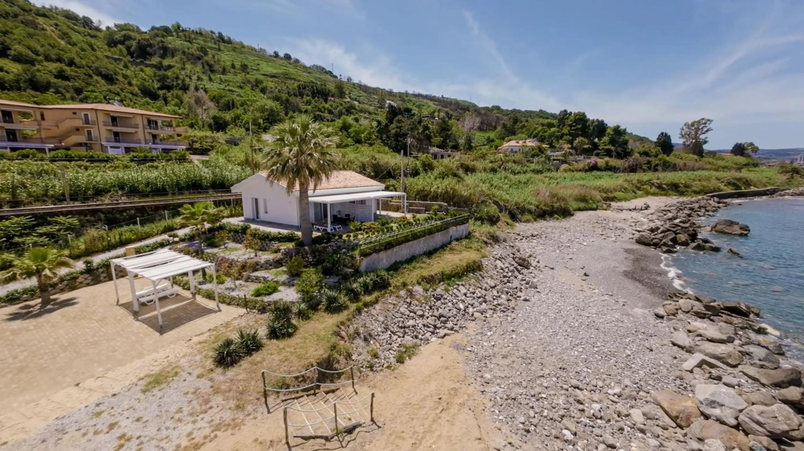 Deluxe Suite with Sea View in Residence Pietre Bianche ApartHotel