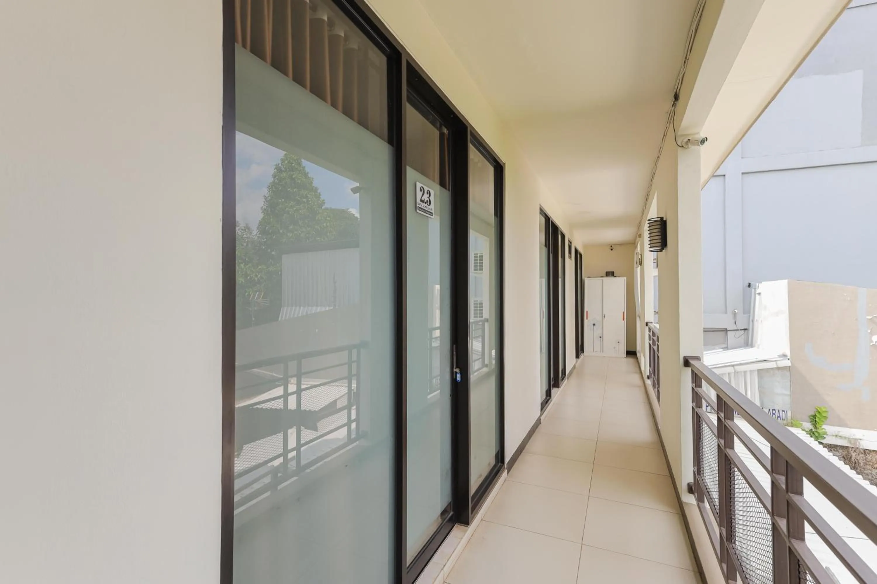 RedDoorz Syariah near Green Park Jatiwarna