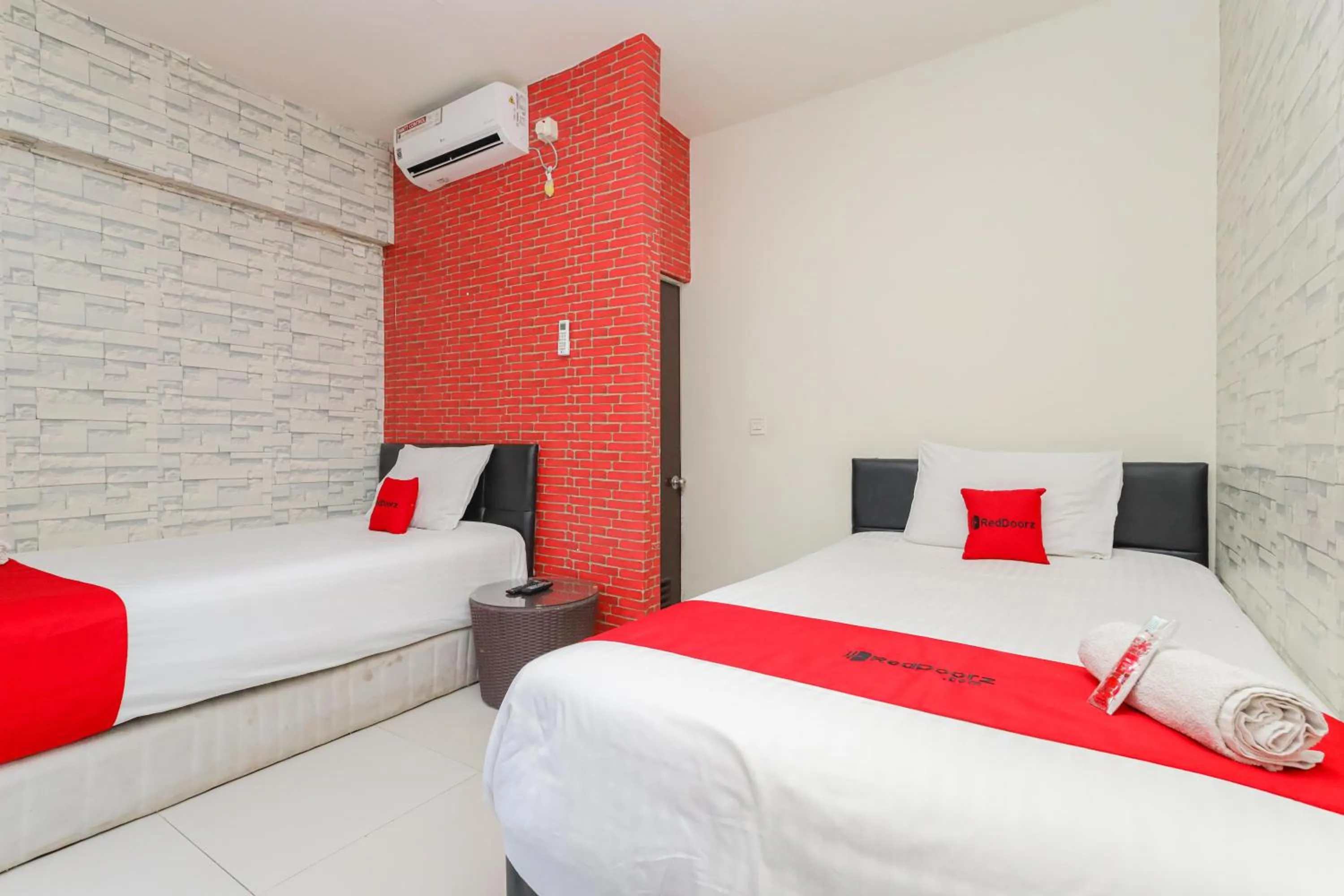 Bed in RedDoorz Syariah near Green Park Jatiwarna