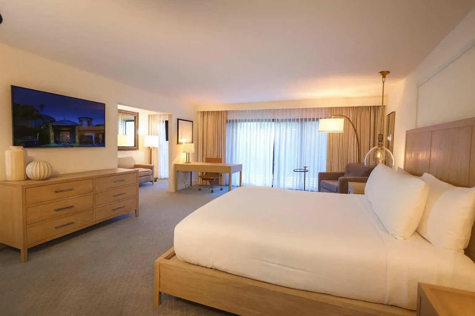 Executive Junior Suite One King Bed in Luxe Sunset Boulevard Hotel Executive Junior Suite One King Bed in Luxe Sunset Boulevard Hotel