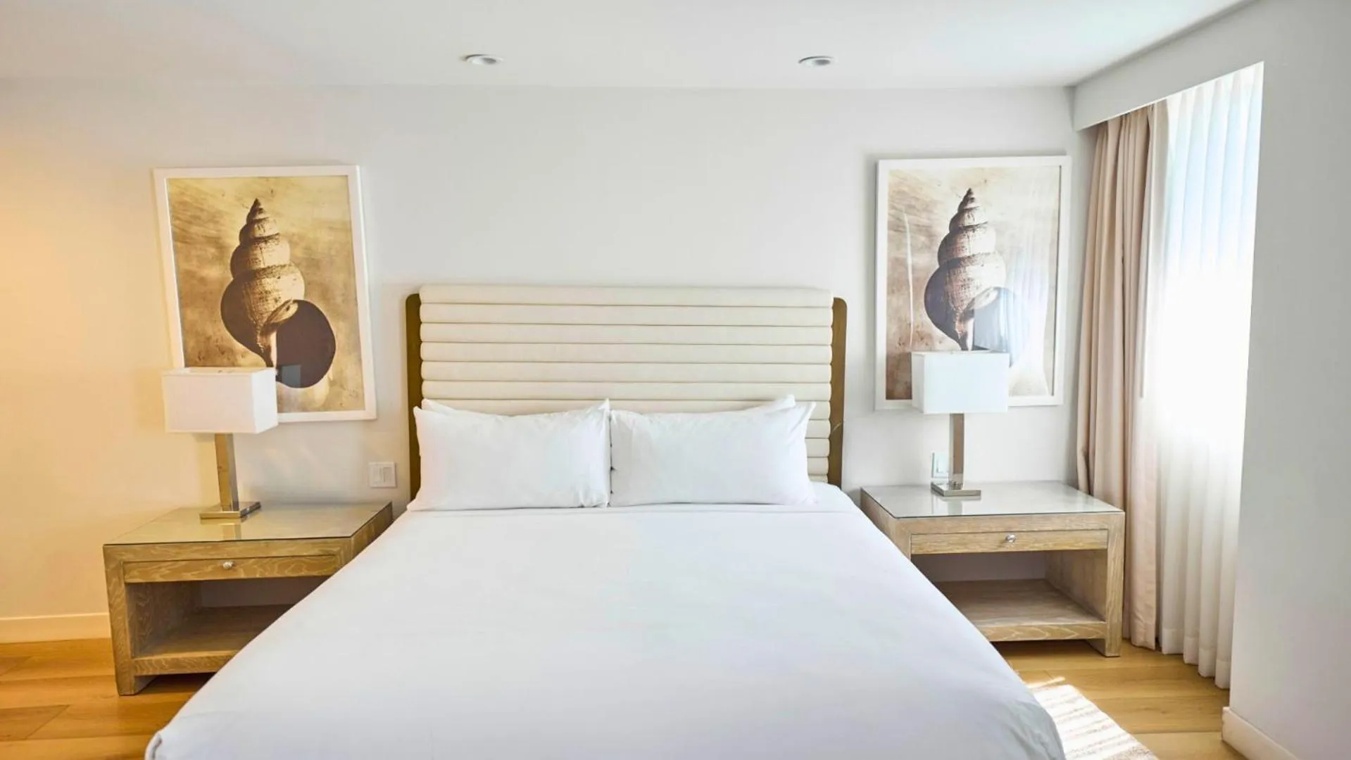 Bedroom, Bed in Luxe Sunset Boulevard Hotel