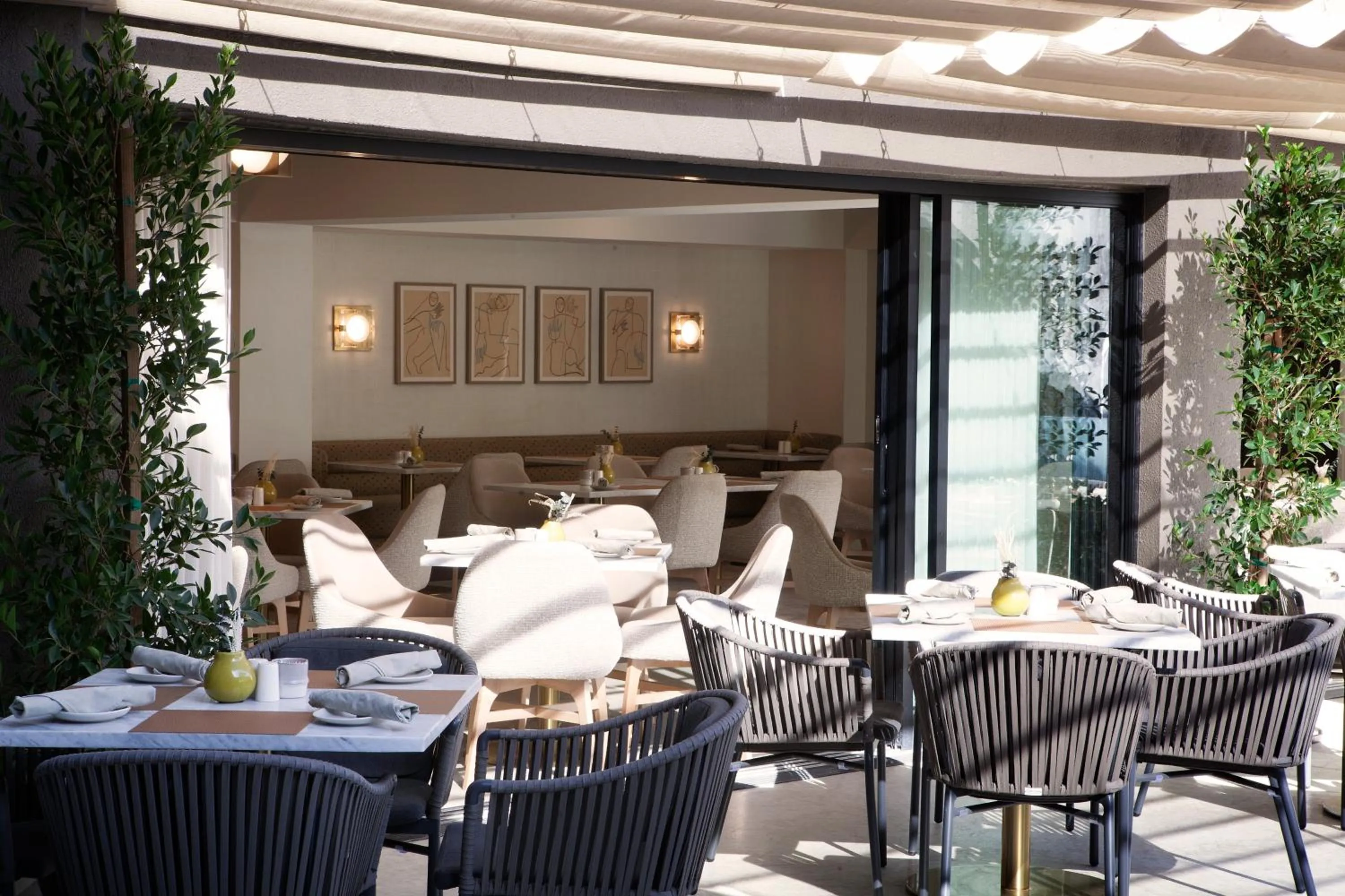 Restaurant/places to eat in Luxe Sunset Boulevard Hotel