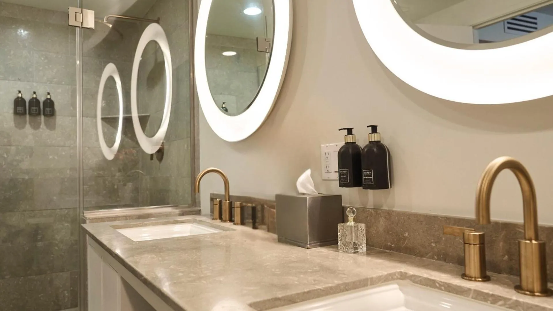 Bathroom in Luxe Sunset Boulevard Hotel