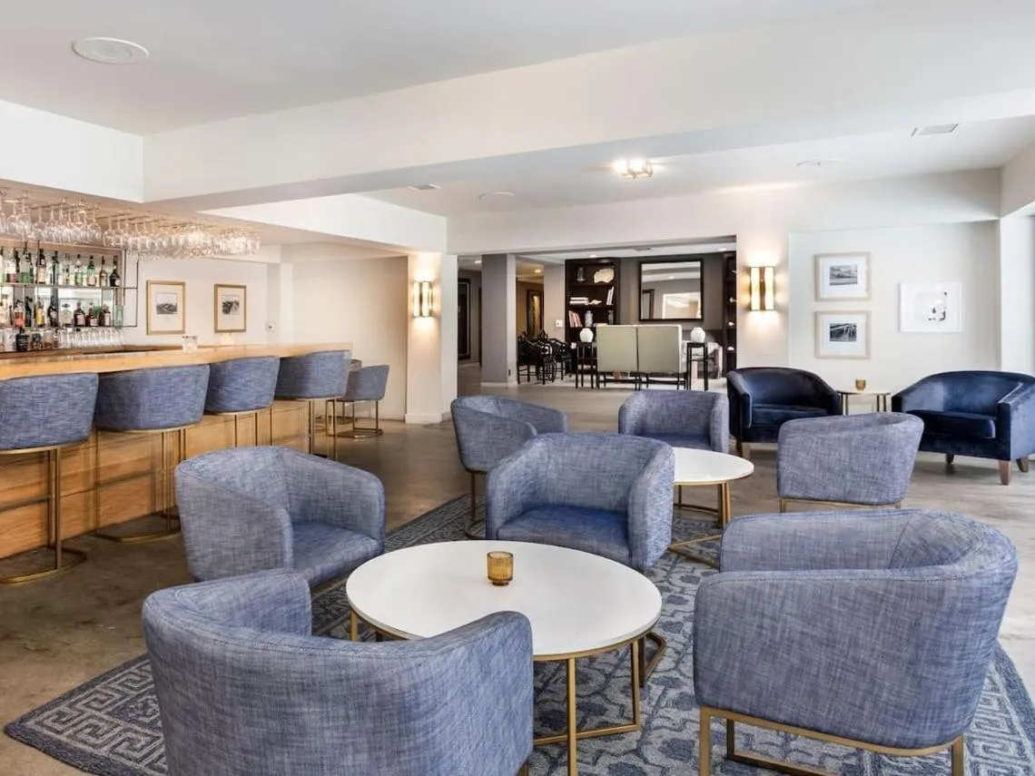 Lounge or bar in Luxe Sunset Boulevard Hotel