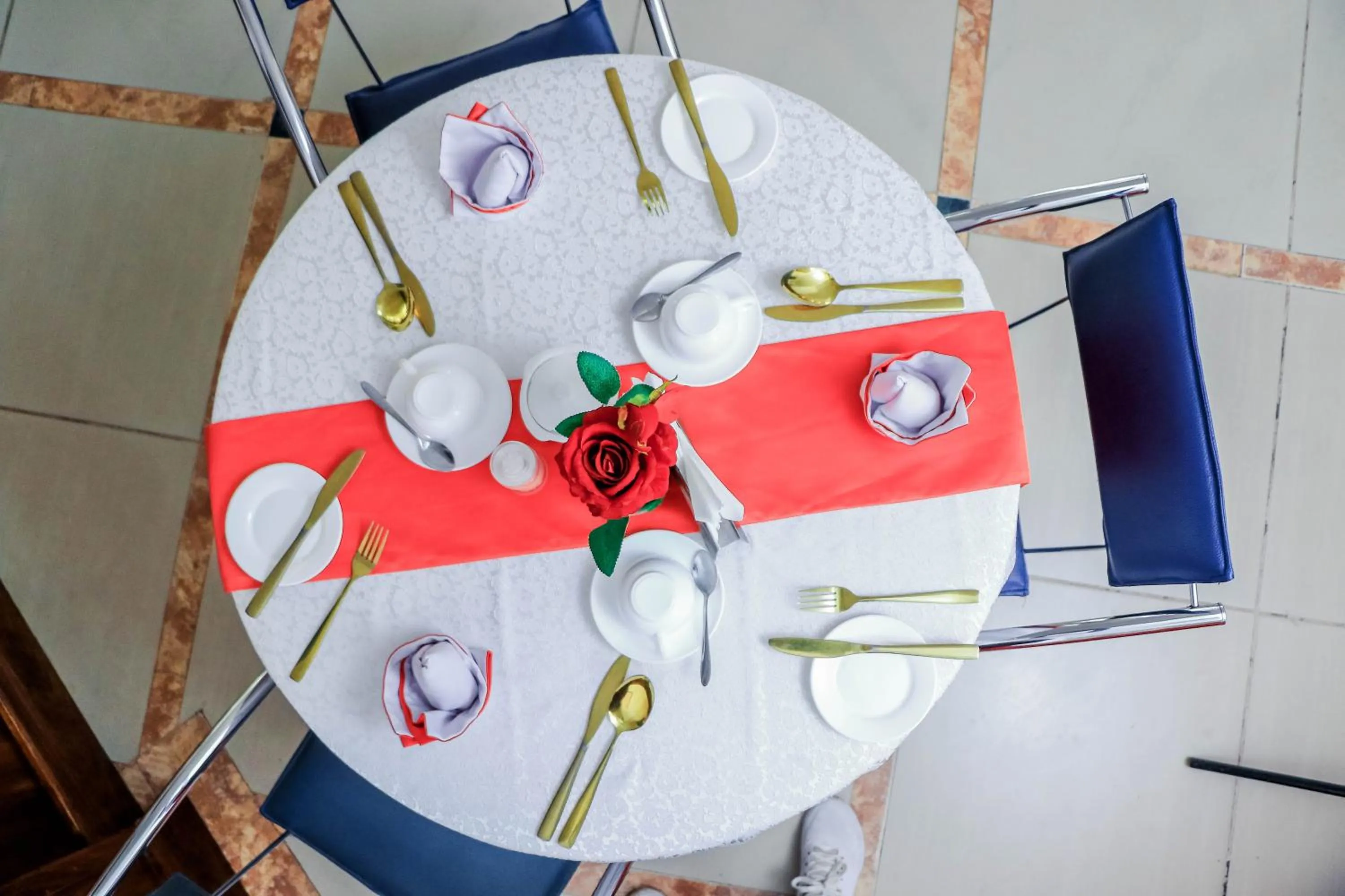 Food and drinks in New Hotel Aquiline