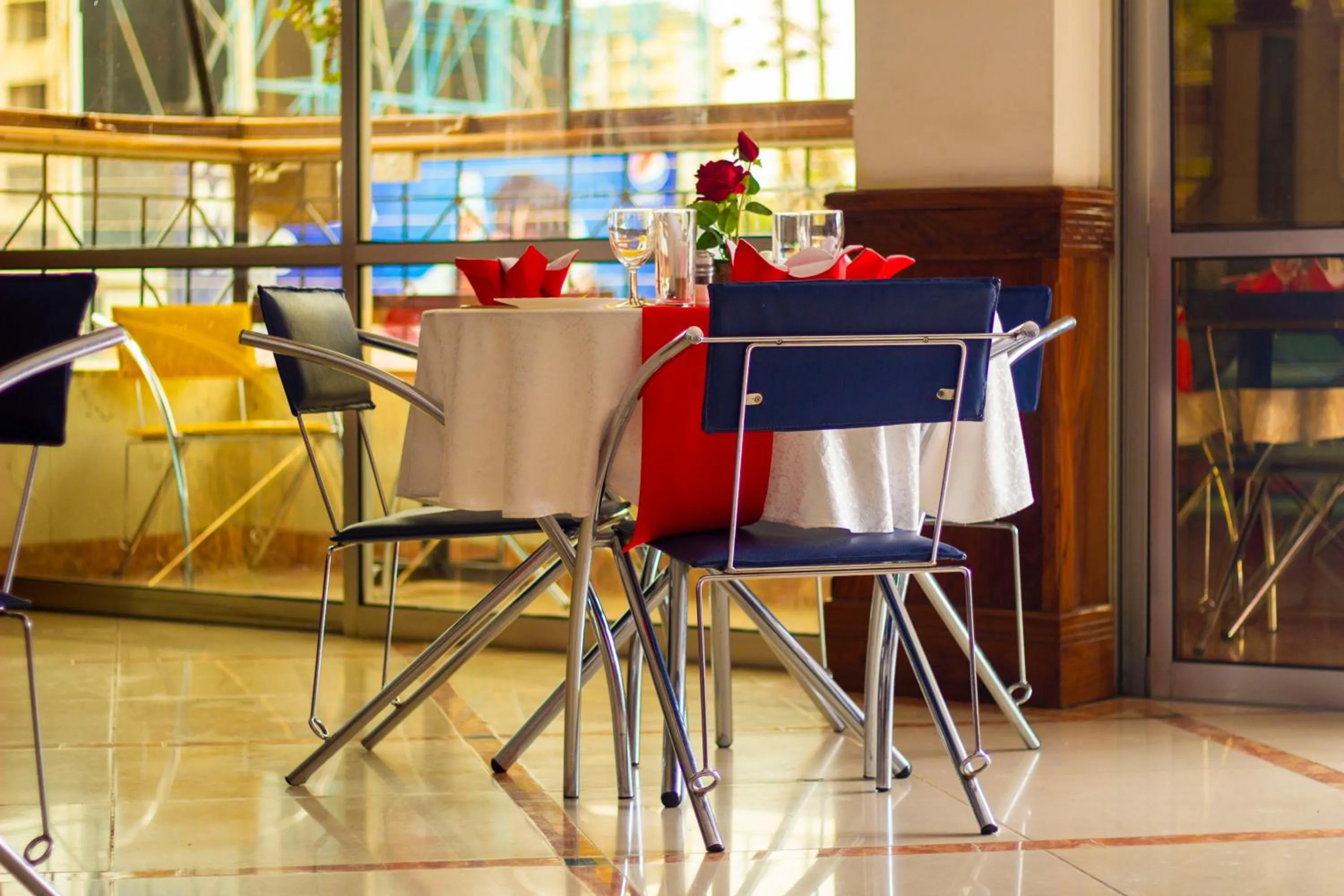 Restaurant/places to eat in New Hotel Aquiline