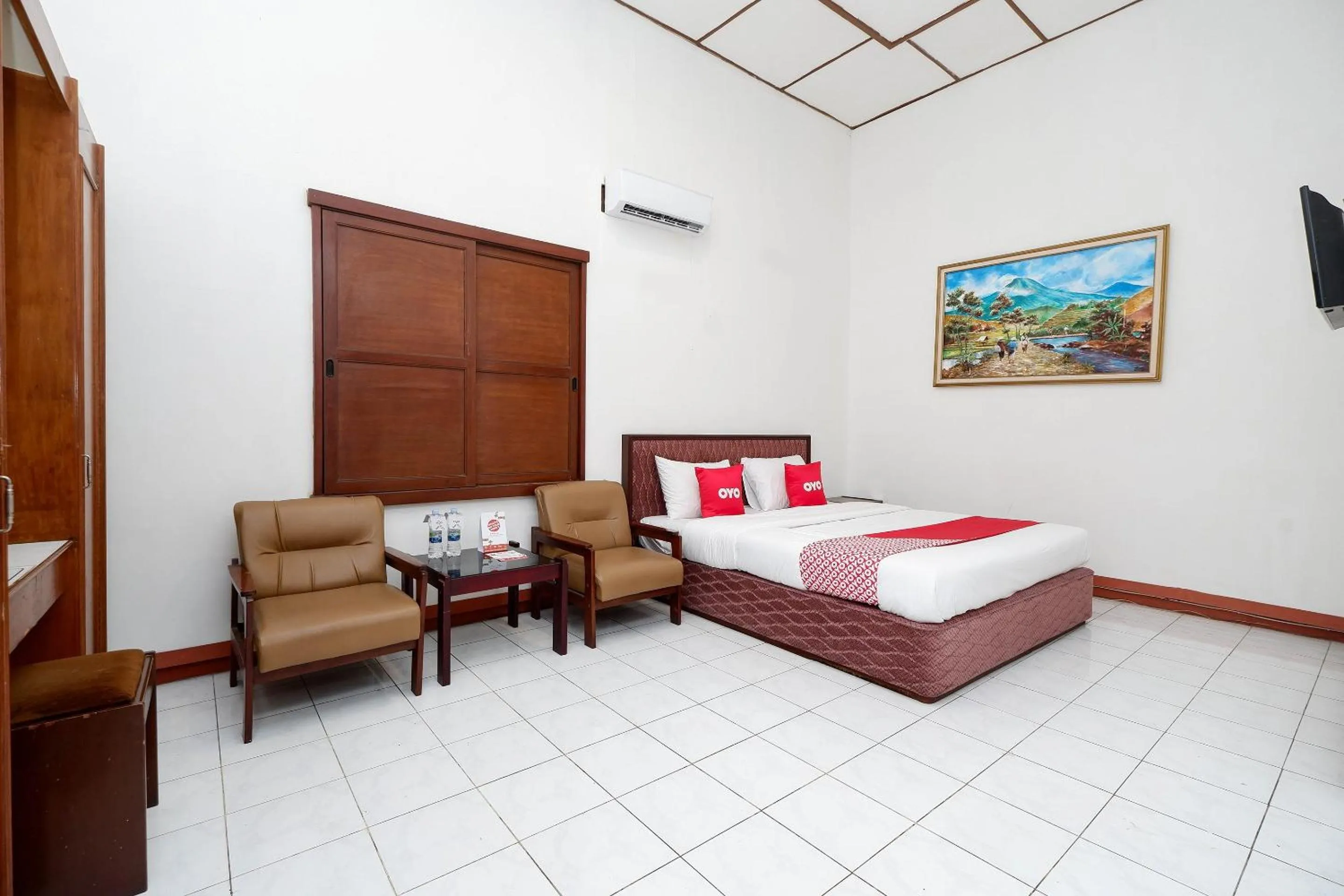Bedroom, Bed in SUPER OYO Capital O 1644 Hotel Griya Kencana