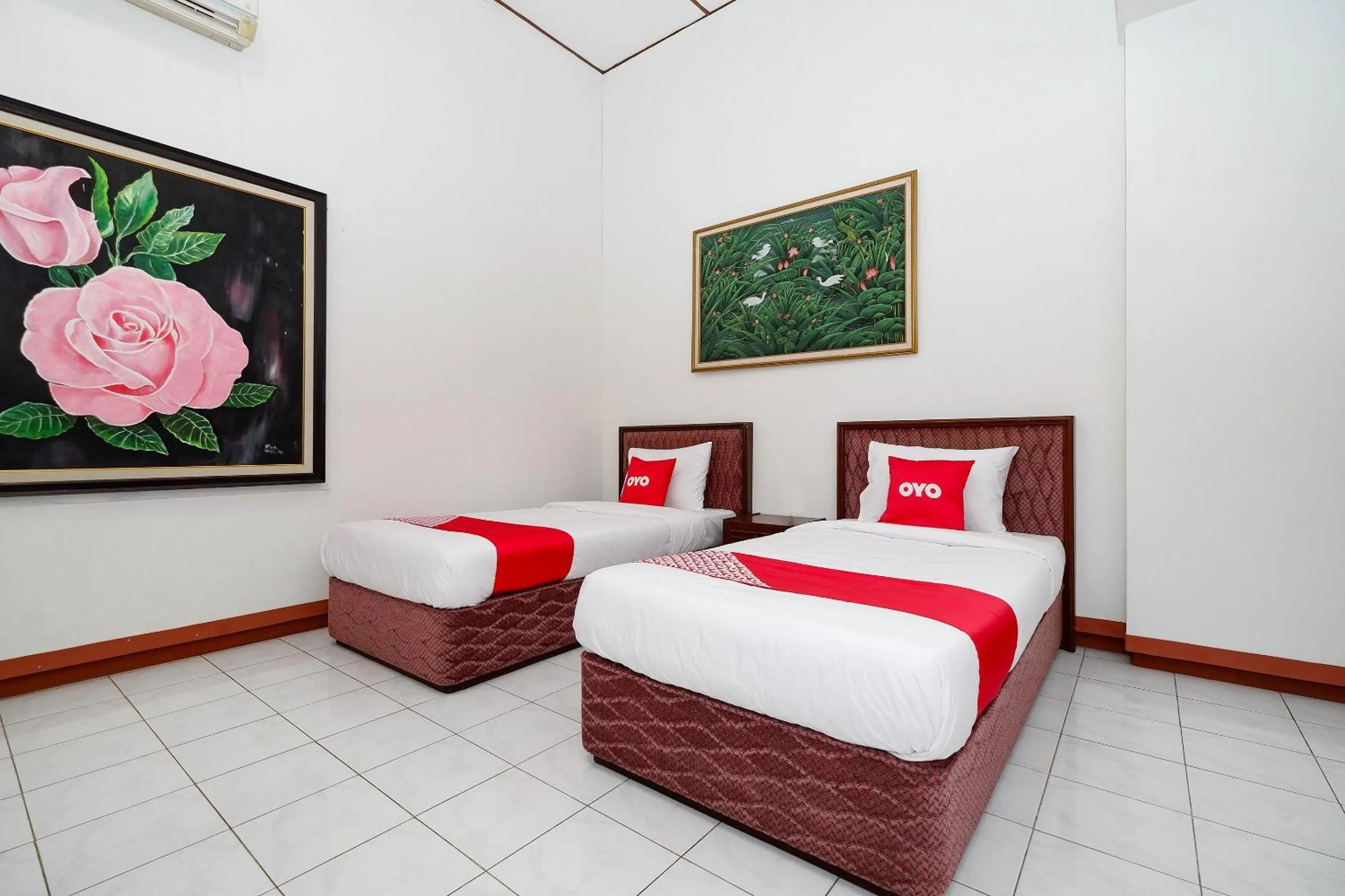 Bedroom, Bed in SUPER OYO Capital O 1644 Hotel Griya Kencana