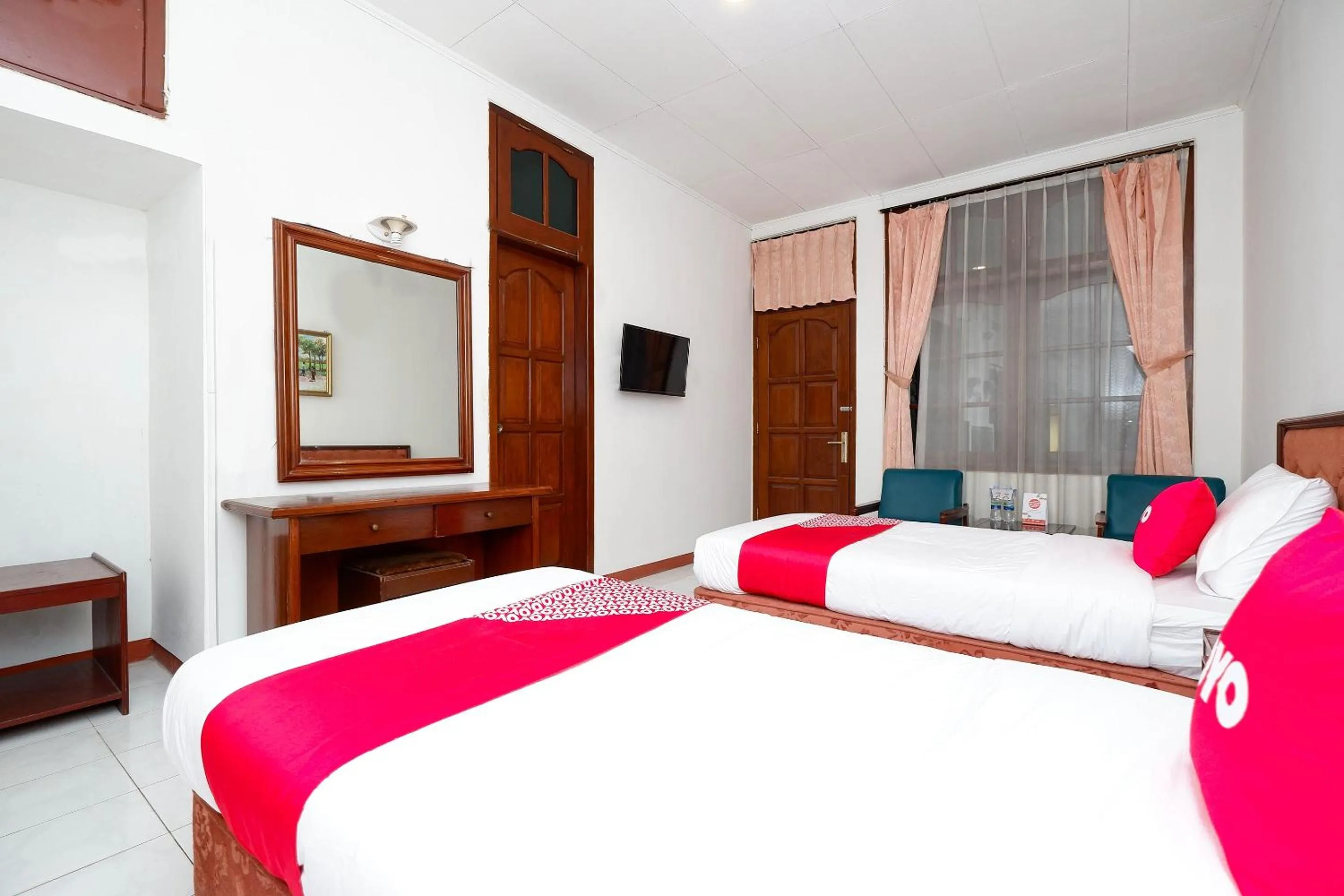 Bedroom, Bed in SUPER OYO Capital O 1644 Hotel Griya Kencana