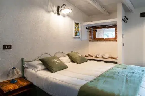 Triple Room with Pool View in Roba Degli Ulivi Triple Room with Pool View in Roba Degli Ulivi