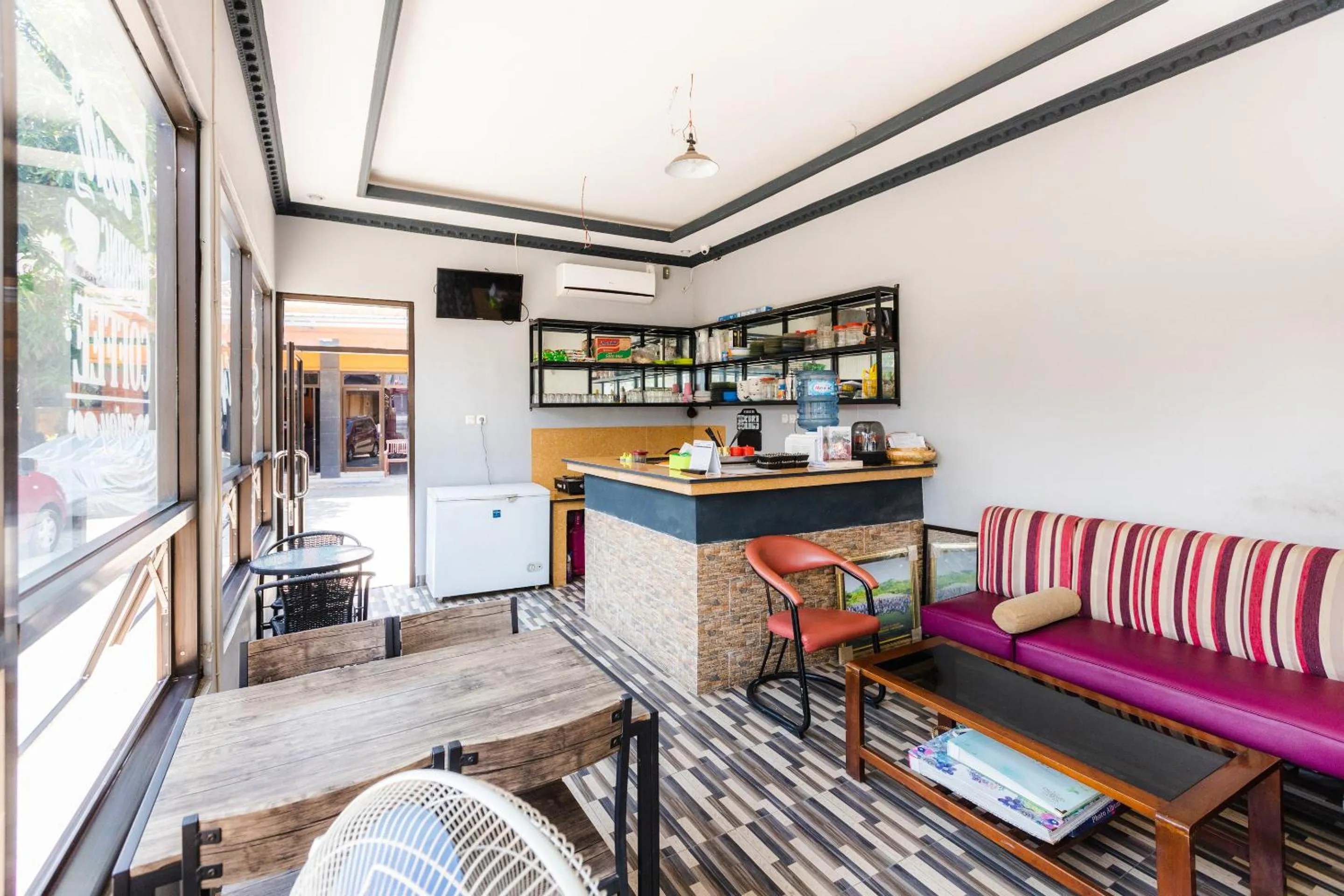 Restaurant/places to eat in Hotel O Wisma Pelita Mas