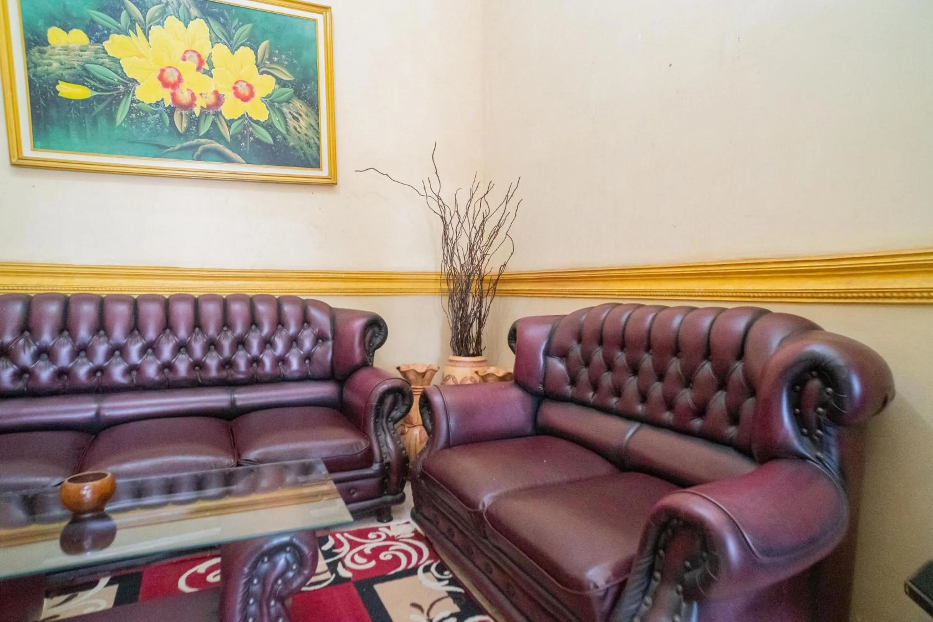 Seating area in RedDoorz Syariah near Batu Night Spectacular 3