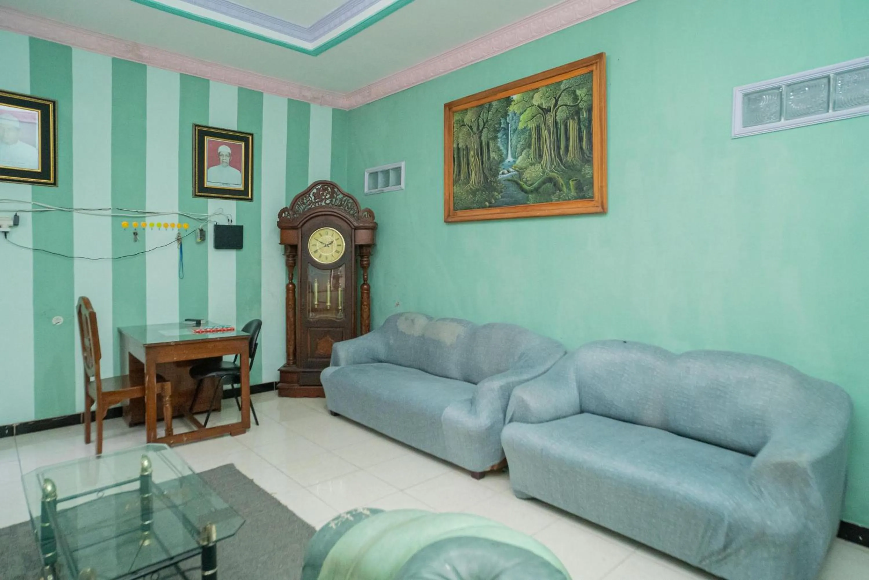 Lobby or reception in RedDoorz Syariah near Batu Night Spectacular 3