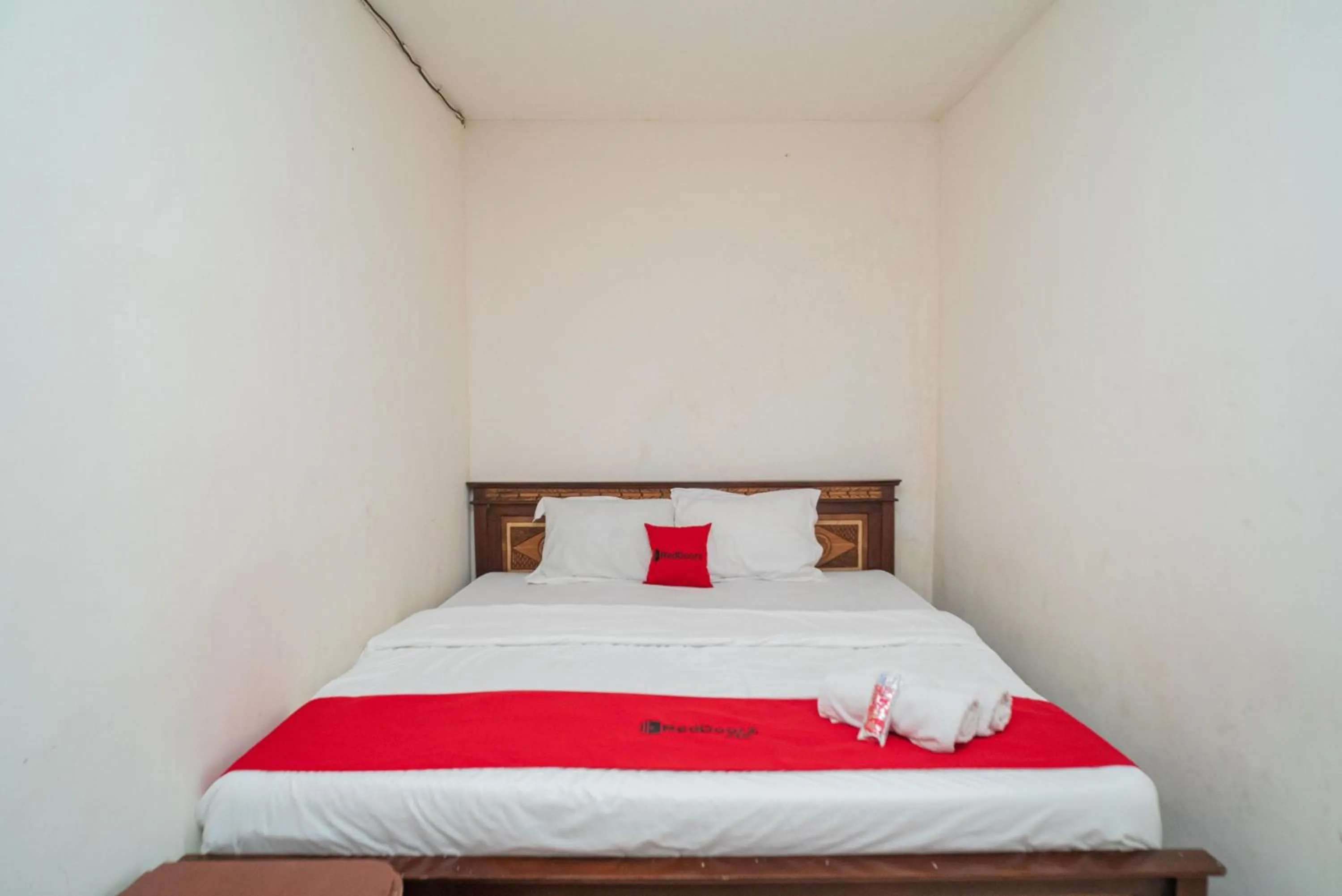 Bedroom, Bed in RedDoorz Syariah near Batu Night Spectacular 3