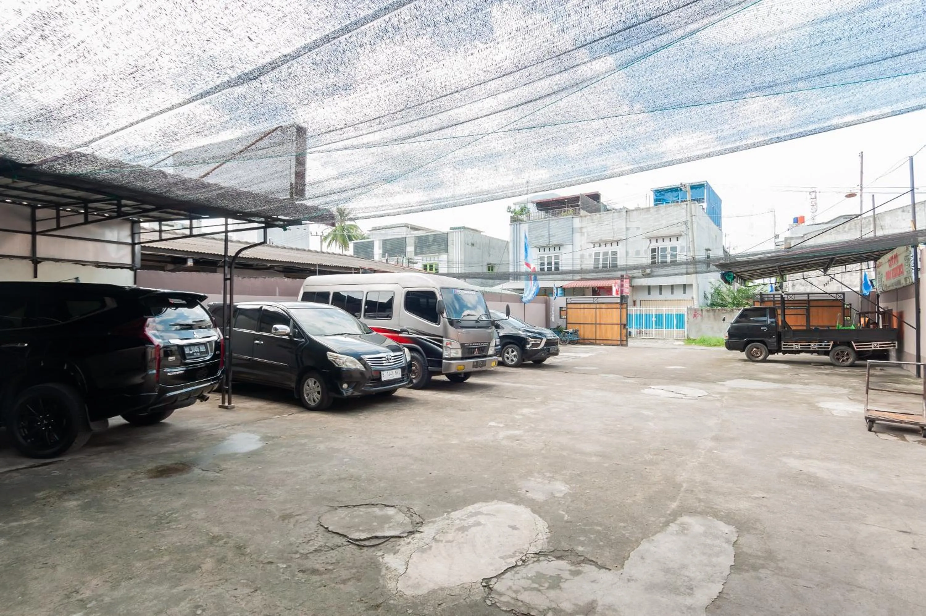 Parking in RedDoorz Syariah At Dinda Residence