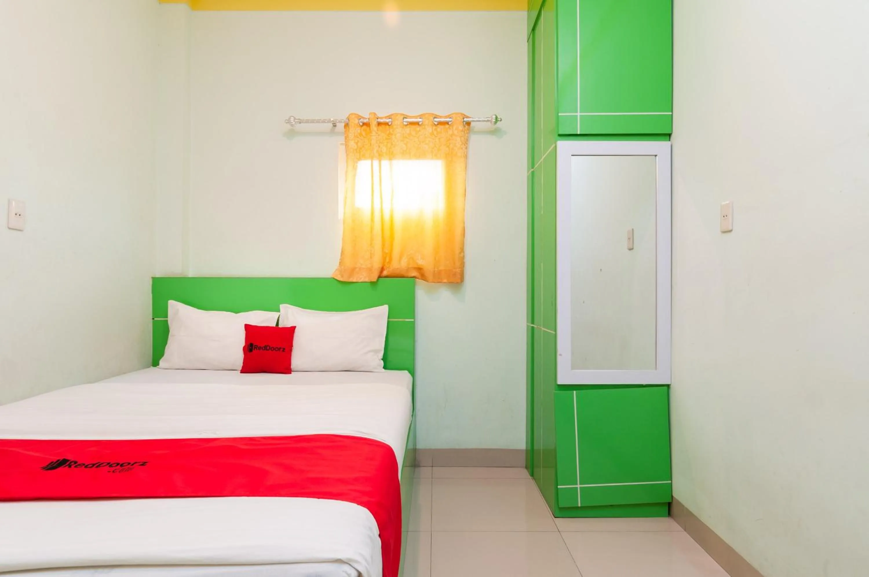 Bed in RedDoorz Syariah At Dinda Residence